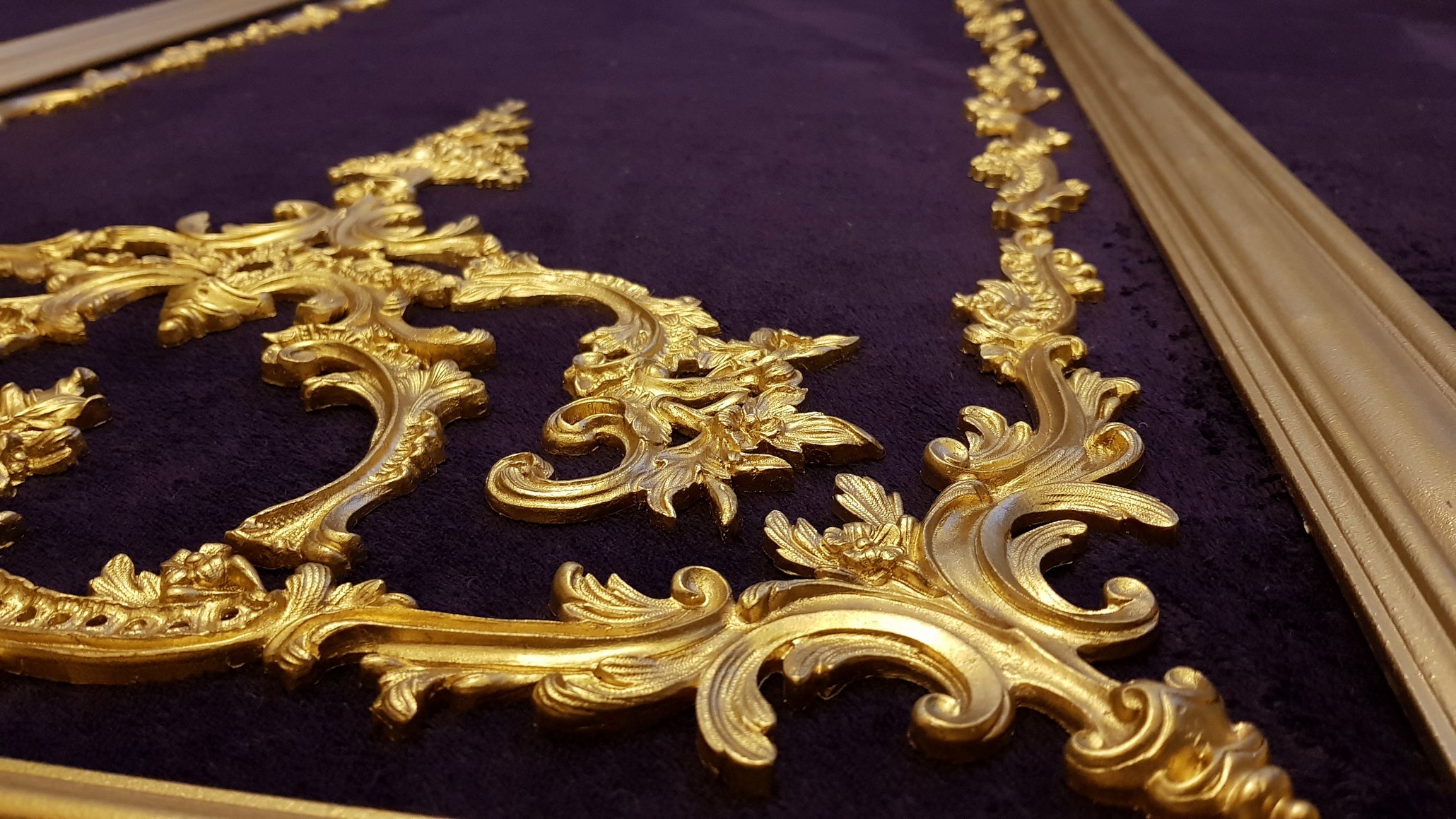 1 DECORATIVE ANTIQUE LOUIS XV STYLE GILT OR WHITE WALL PANELLING PANEL (No117)
