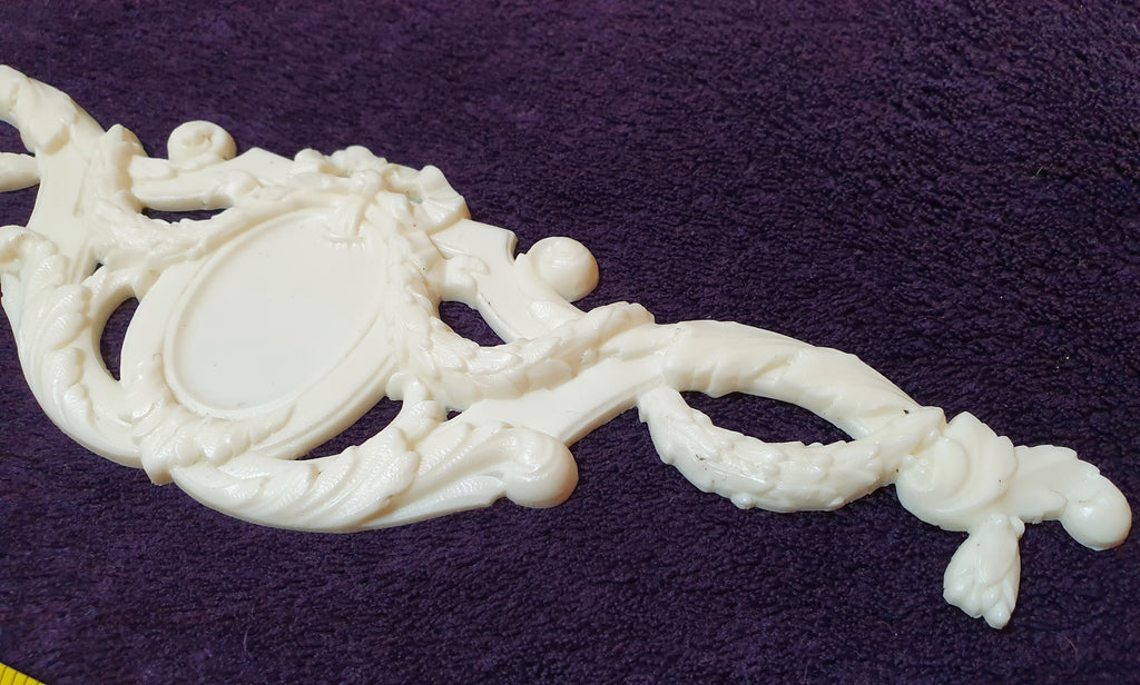 DECORATIVE MOULDING WALL OR FURNITURE DECORATION (No15)