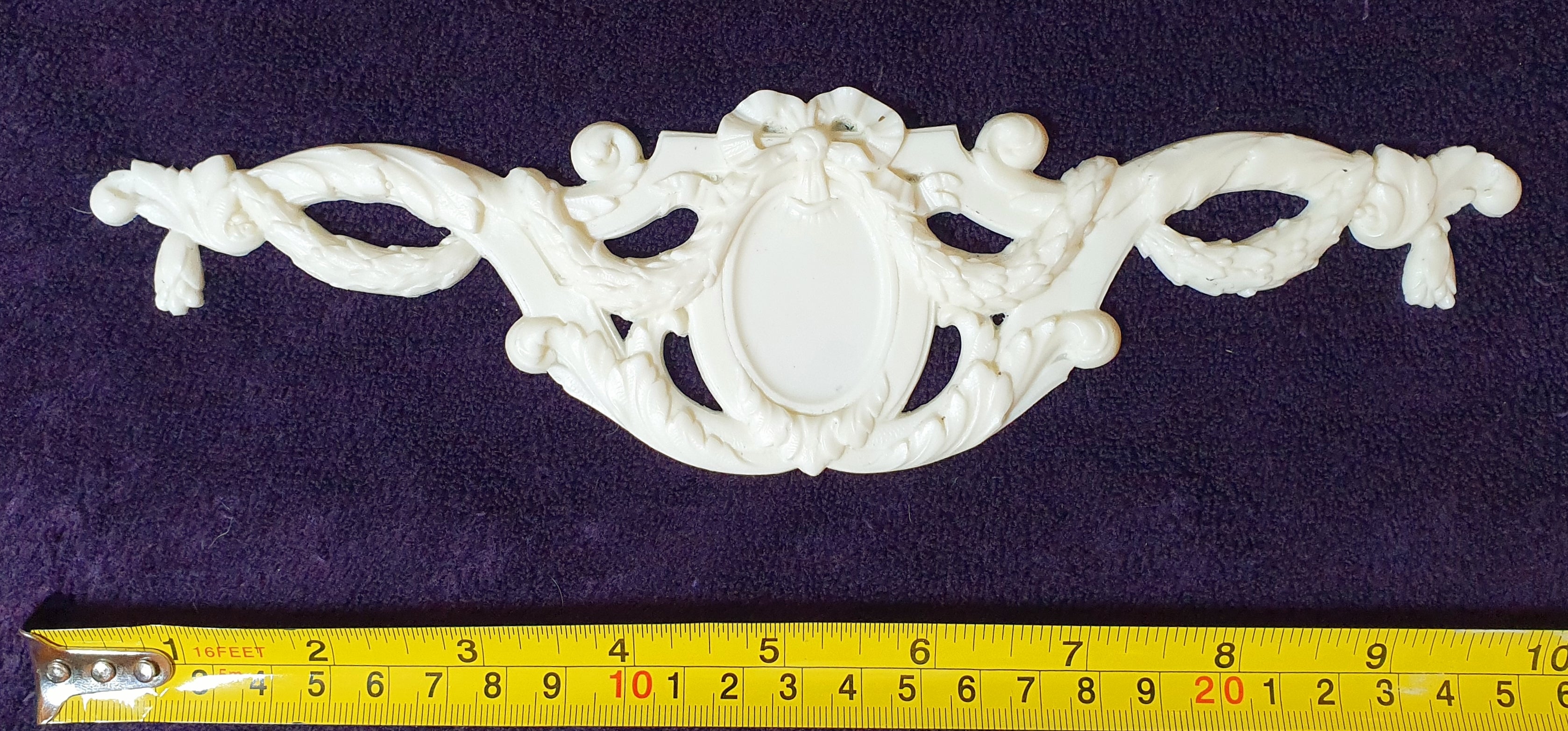 DECORATIVE MOULDING WALL OR FURNITURE DECORATION (No15)