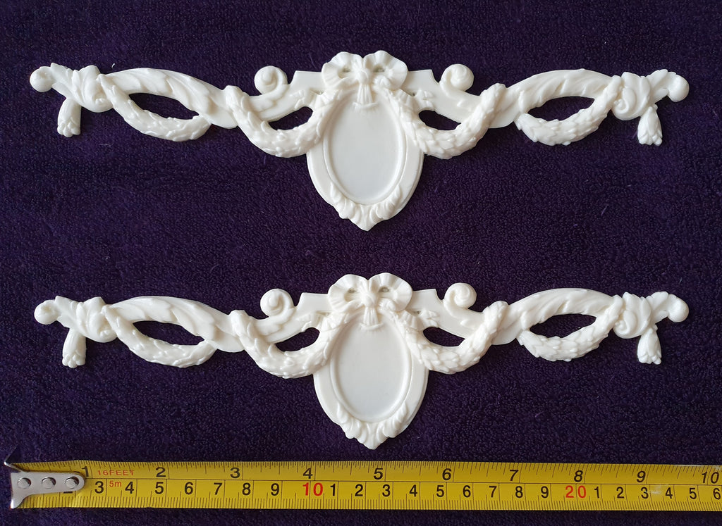 PAIR DECORATIVE MOULDING WALL DECORATION (No9)