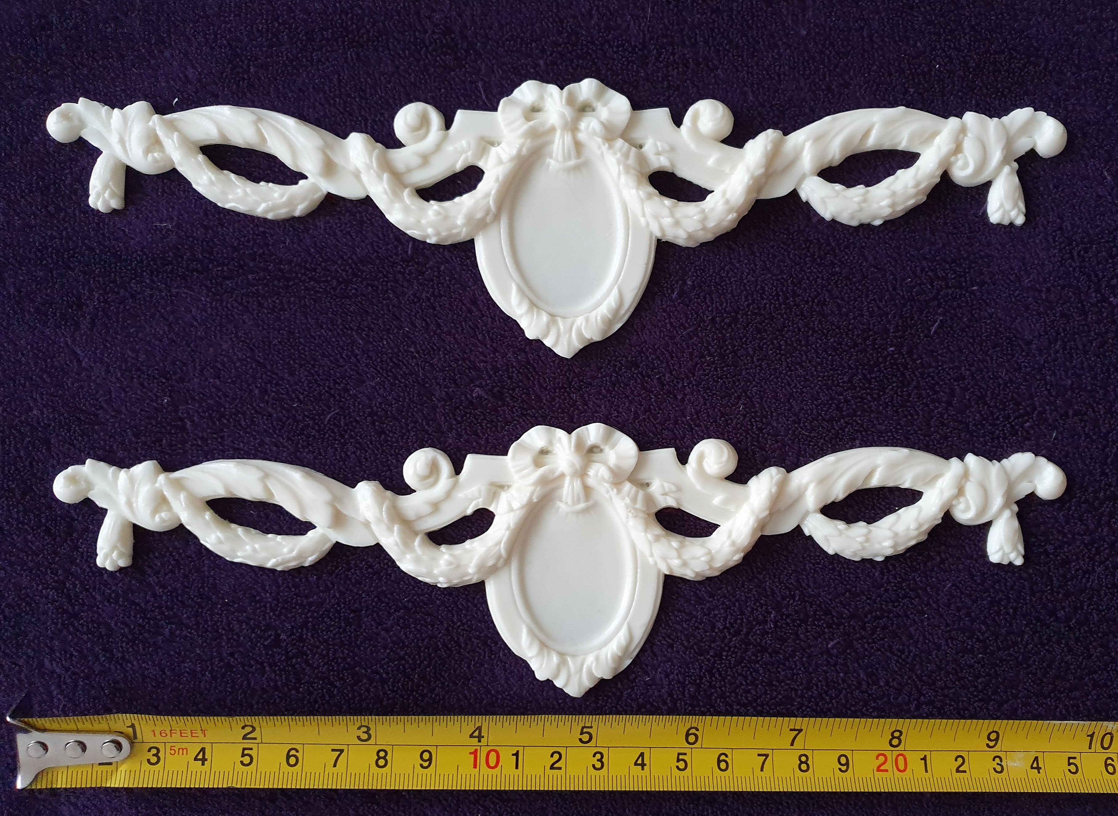 PAIR DECORATIVE MOULDING WALL DECORATION (No9)