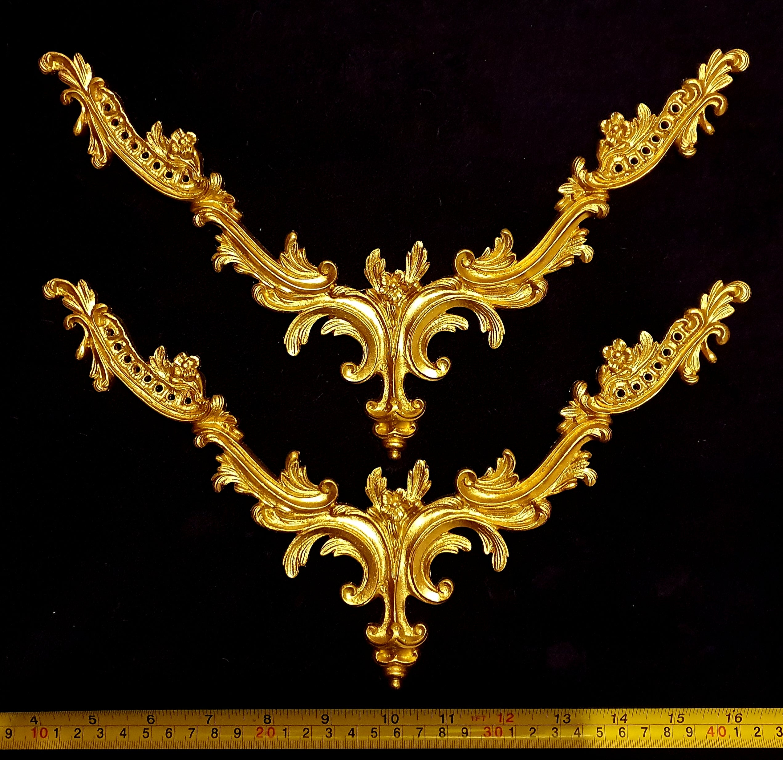 PAIR DECORATIVE MOULDING ANTIQUE ORNATE WALL OR FURNITURE DECORATION (No97)