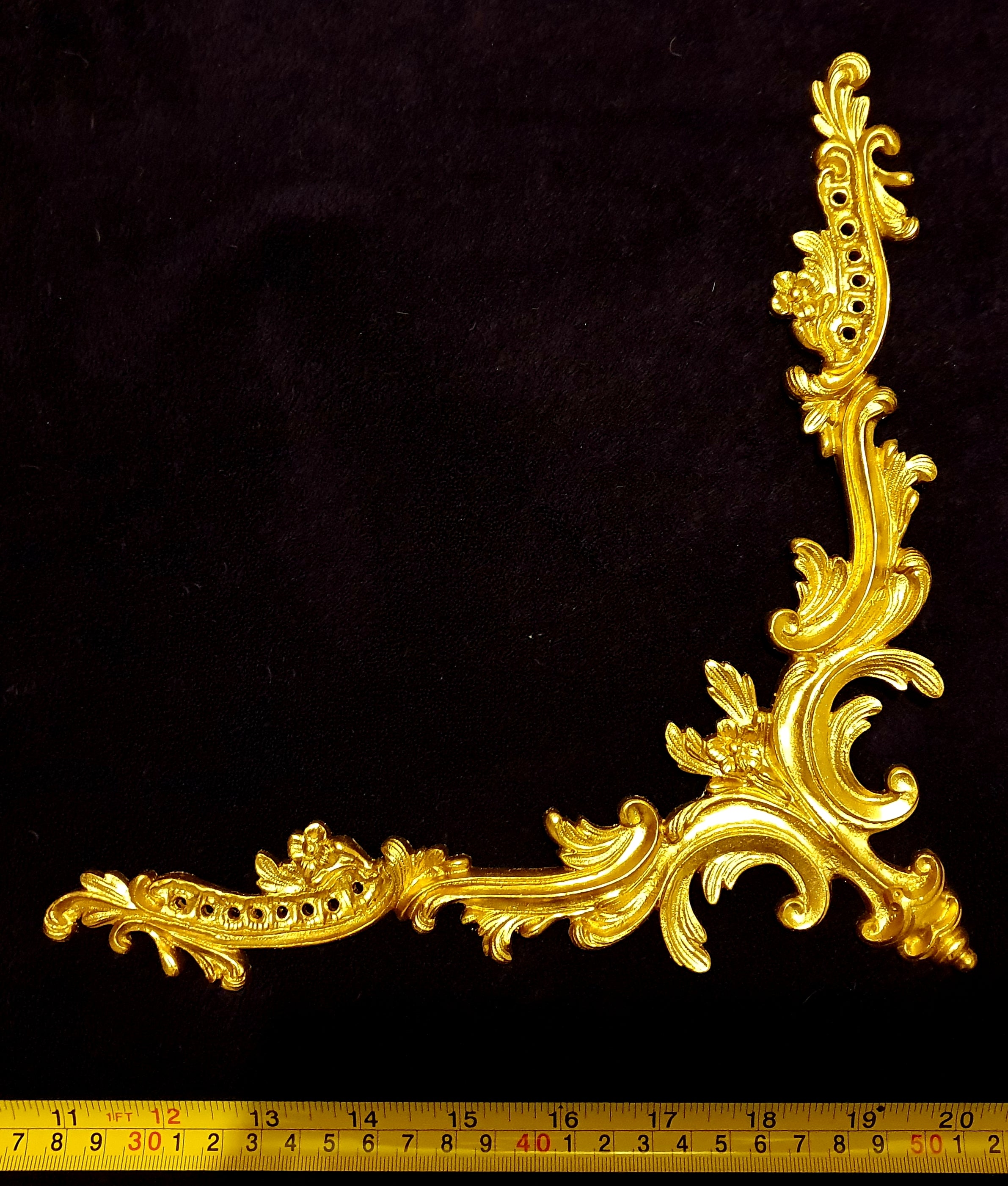 PAIR DECORATIVE MOULDING ANTIQUE ORNATE WALL OR FURNITURE DECORATION (No97)