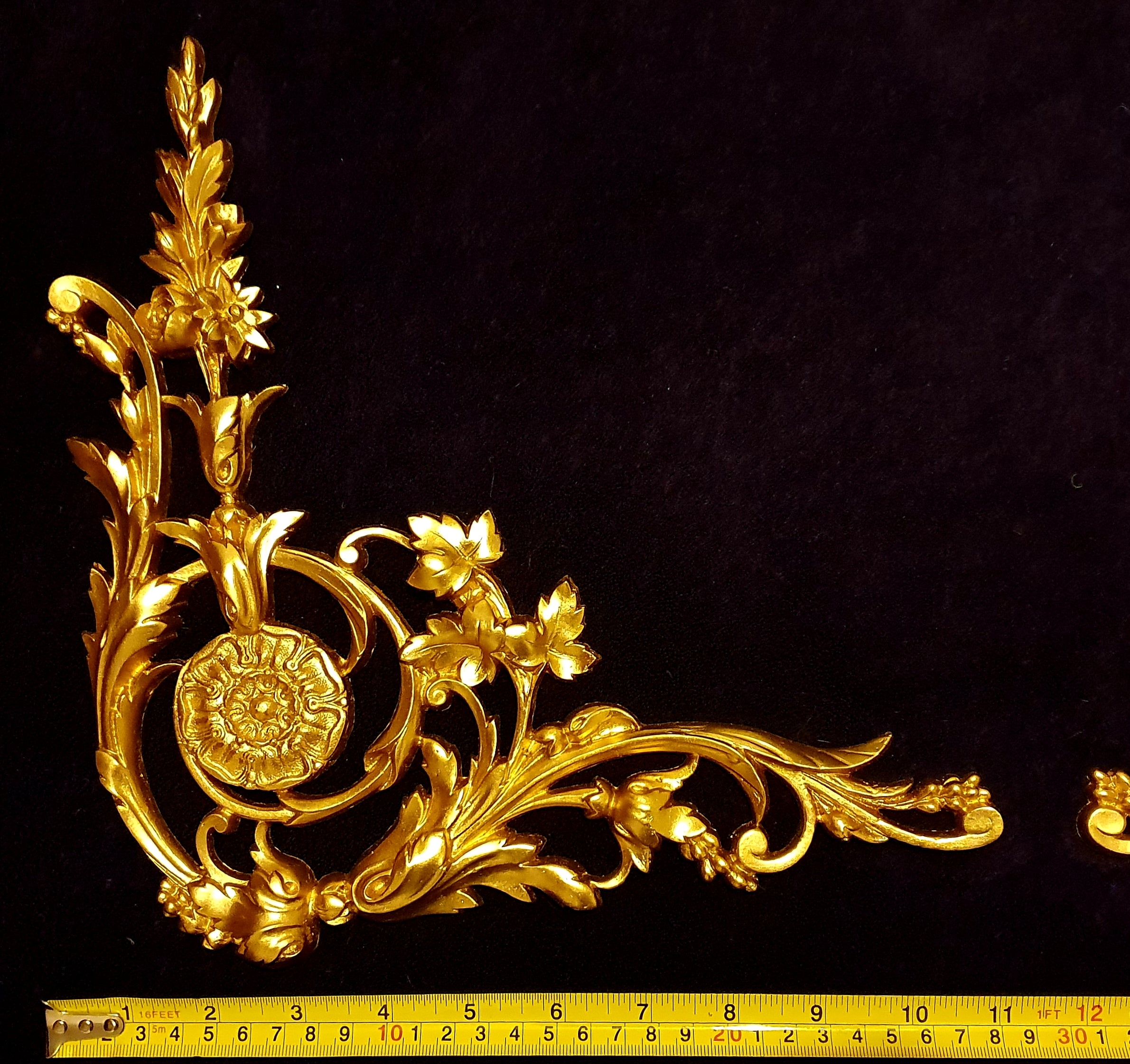 PAIR DECORATIVE MOULDING ANTIQUE ORNATE WALL OR FURNITURE DECORATION (No95)