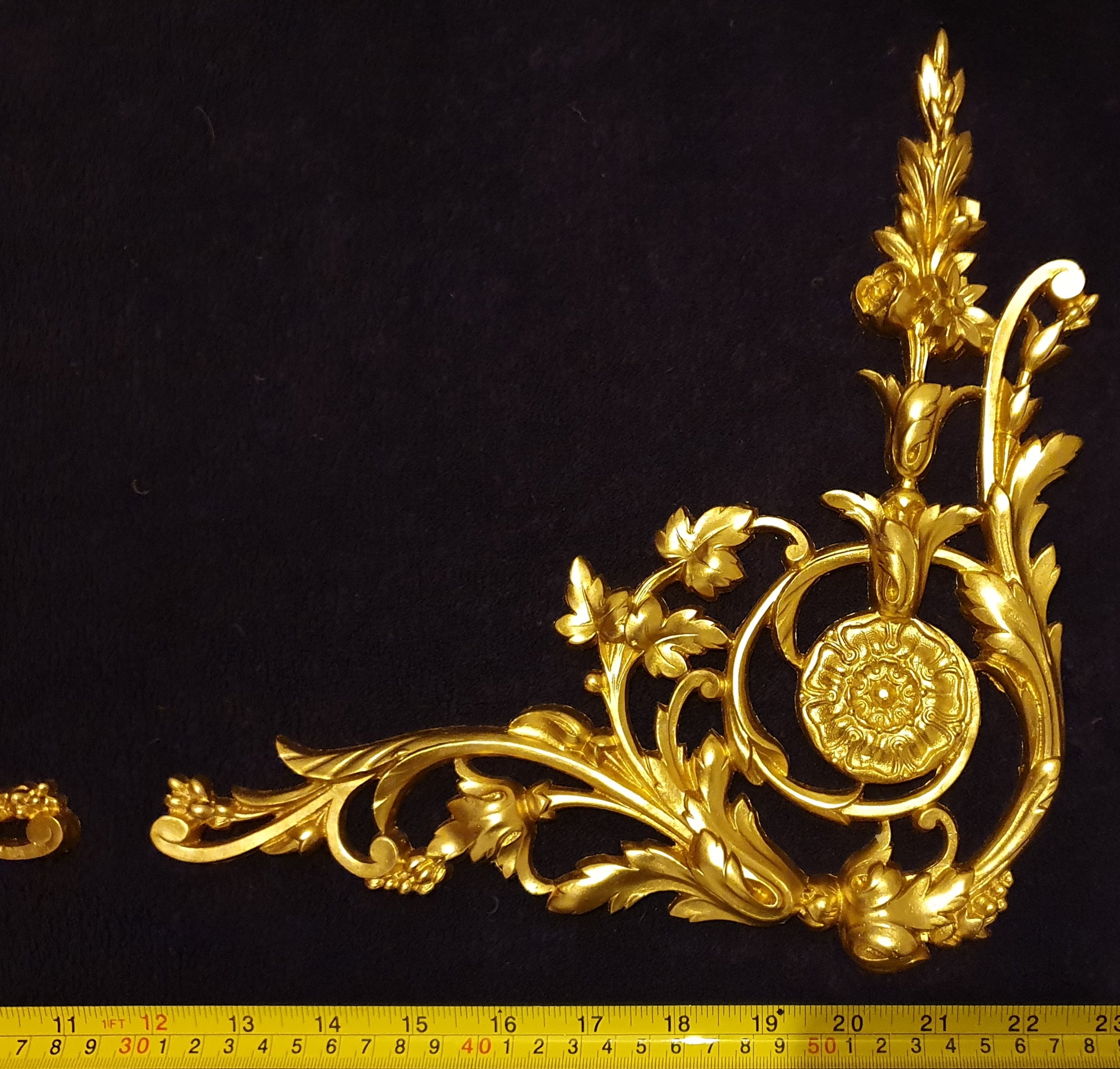 PAIR DECORATIVE MOULDING ANTIQUE ORNATE WALL OR FURNITURE DECORATION (No95)
