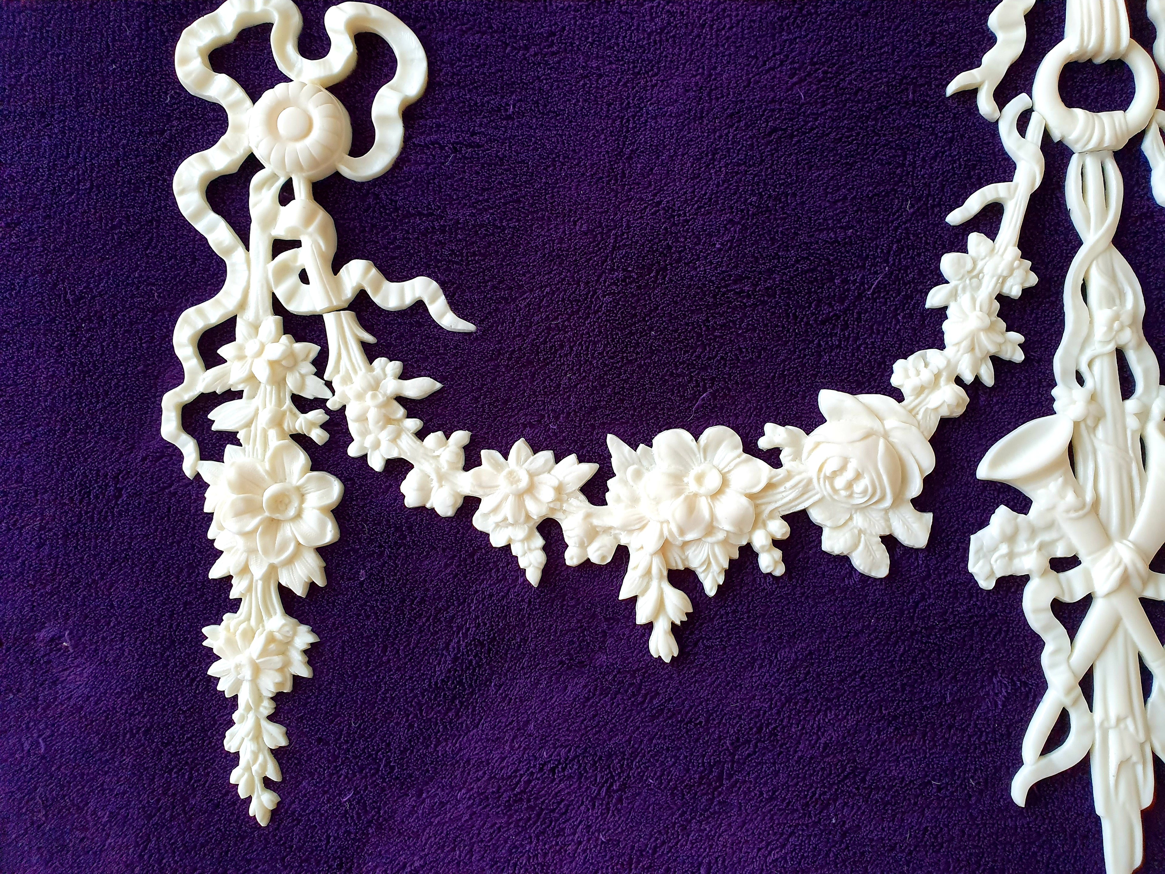 ORNATE DECORATIVE MOULDING VICTORIAN ANTIQUE FLORAL WALL DECORATION (No28)