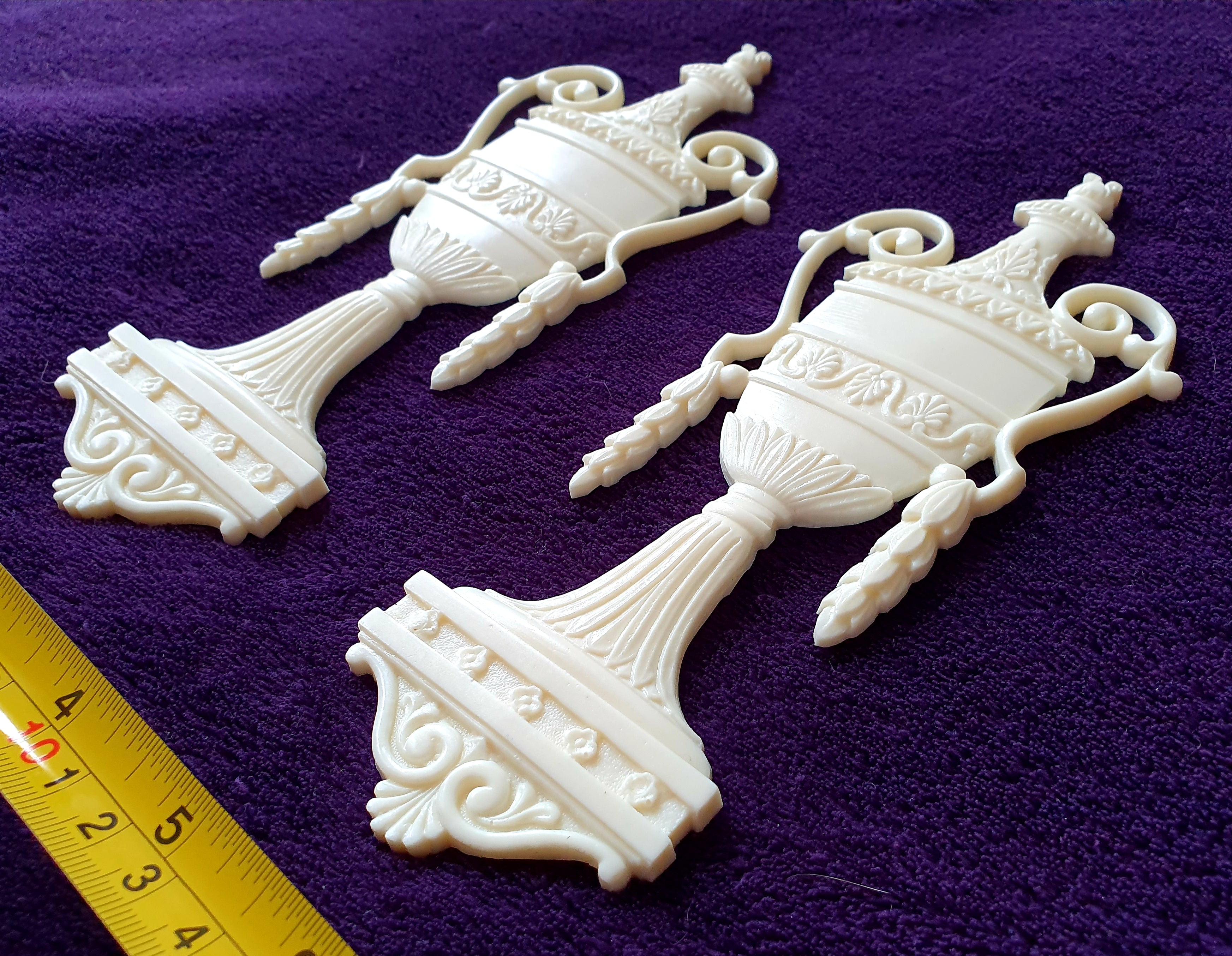 PAIR DECORATIVE MOULDING ANTIQUE STYLE WALL MIRROR DECORATION (No34)