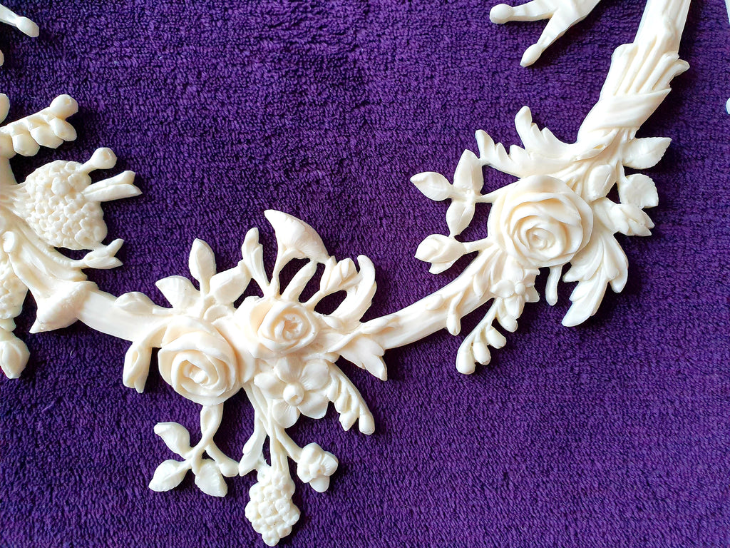 DECORATIVE MOULDING WALL DECORATION RIBBON FLORAL SWAG (No33)