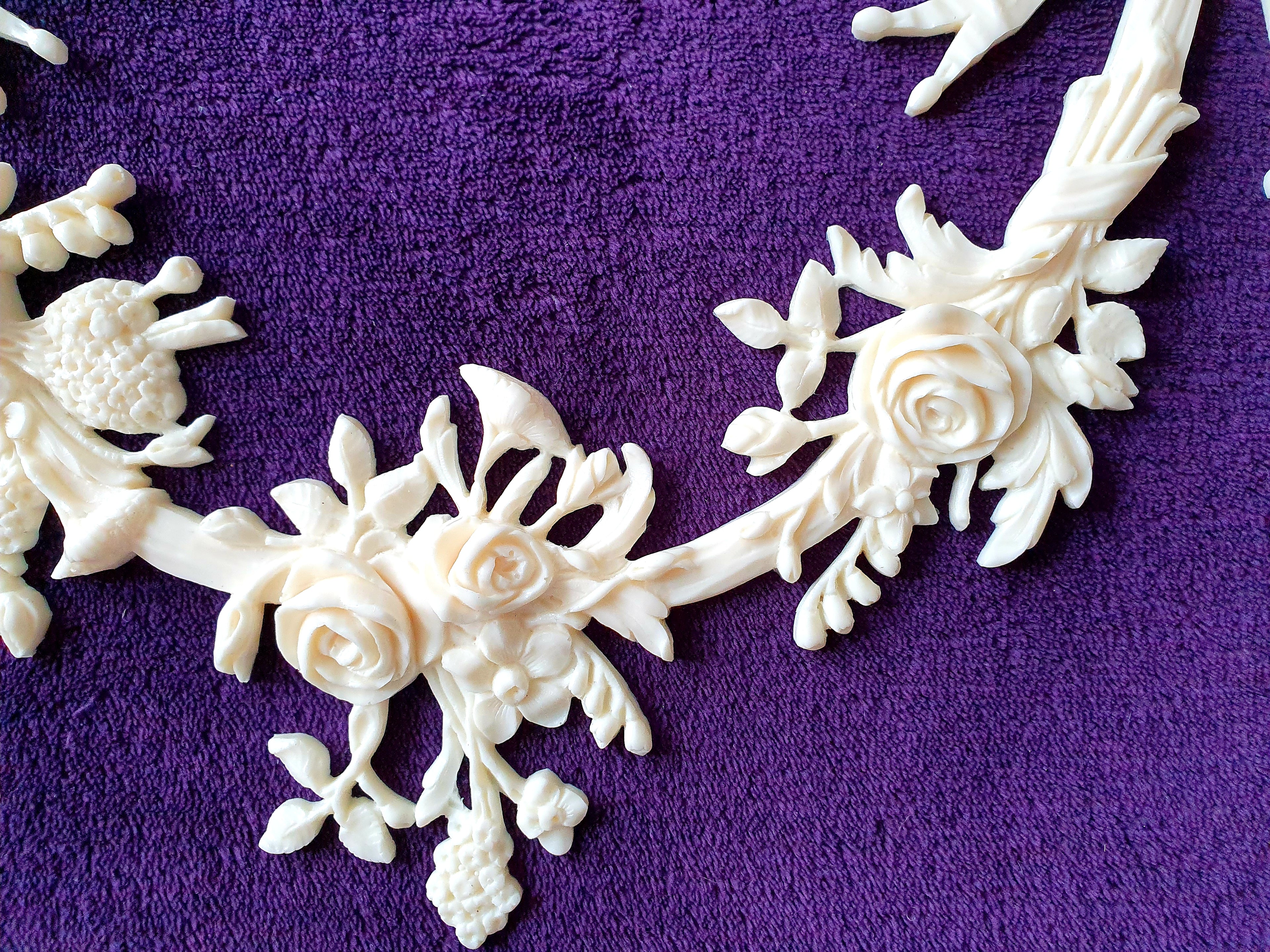 DECORATIVE MOULDING WALL DECORATION RIBBON FLORAL SWAG (No33)