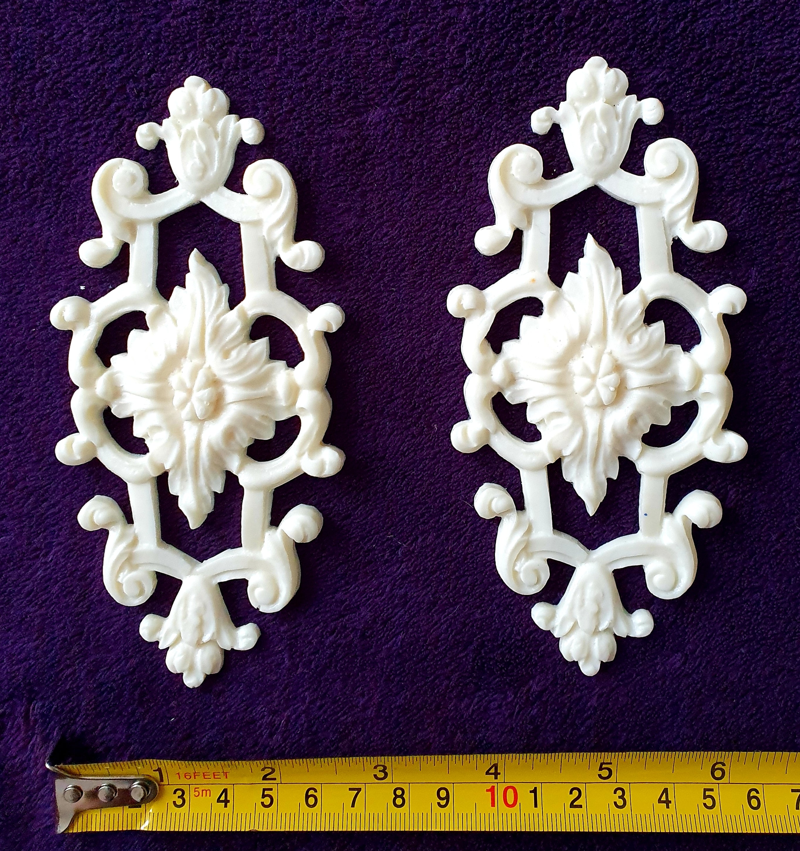 PAIR DECORATIVE MOULDING ANTIQUE ORNATE WALL OR FURNITURE DECORATION (No93)