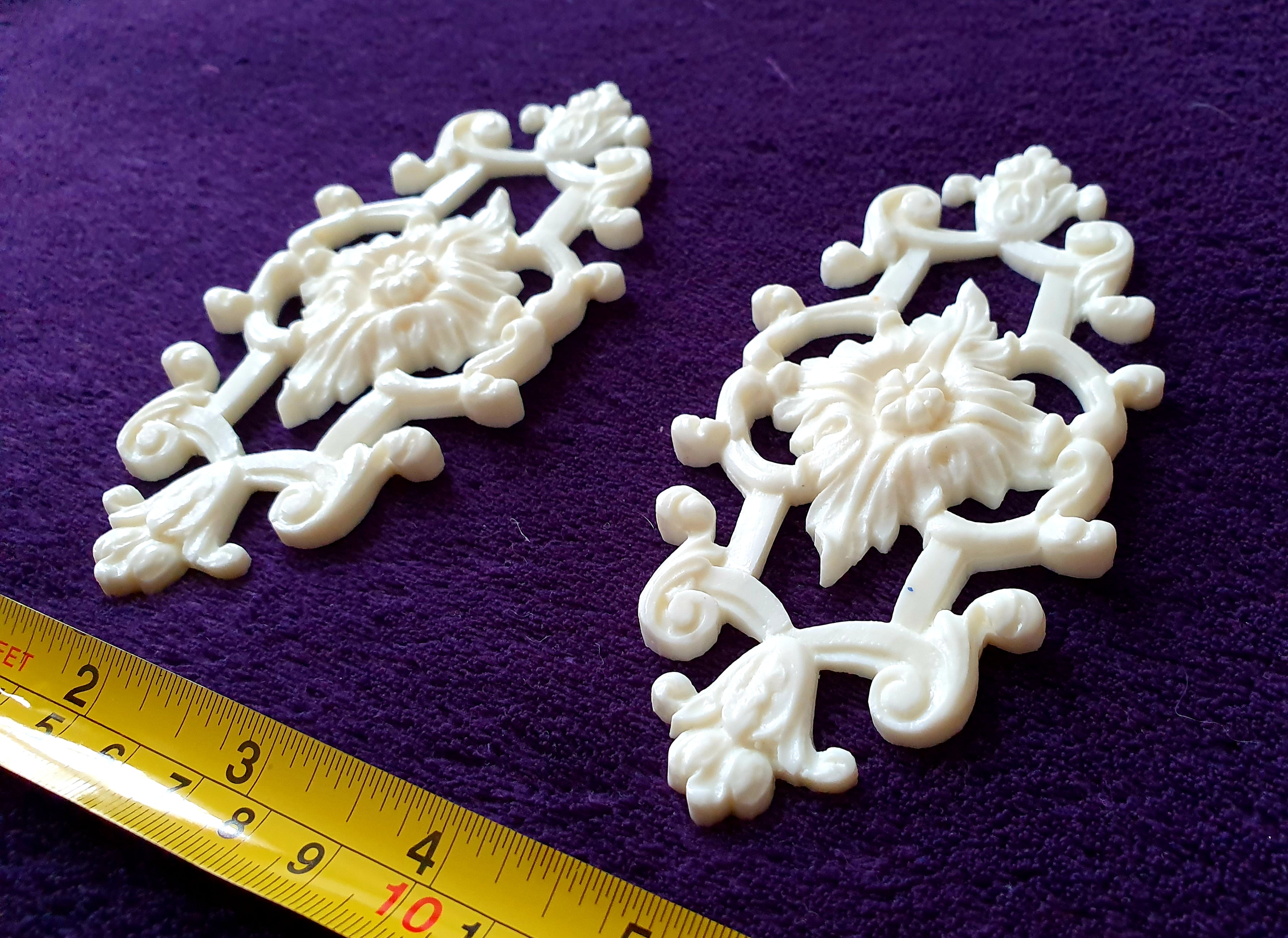 PAIR DECORATIVE MOULDING ANTIQUE ORNATE WALL OR FURNITURE DECORATION (No93)