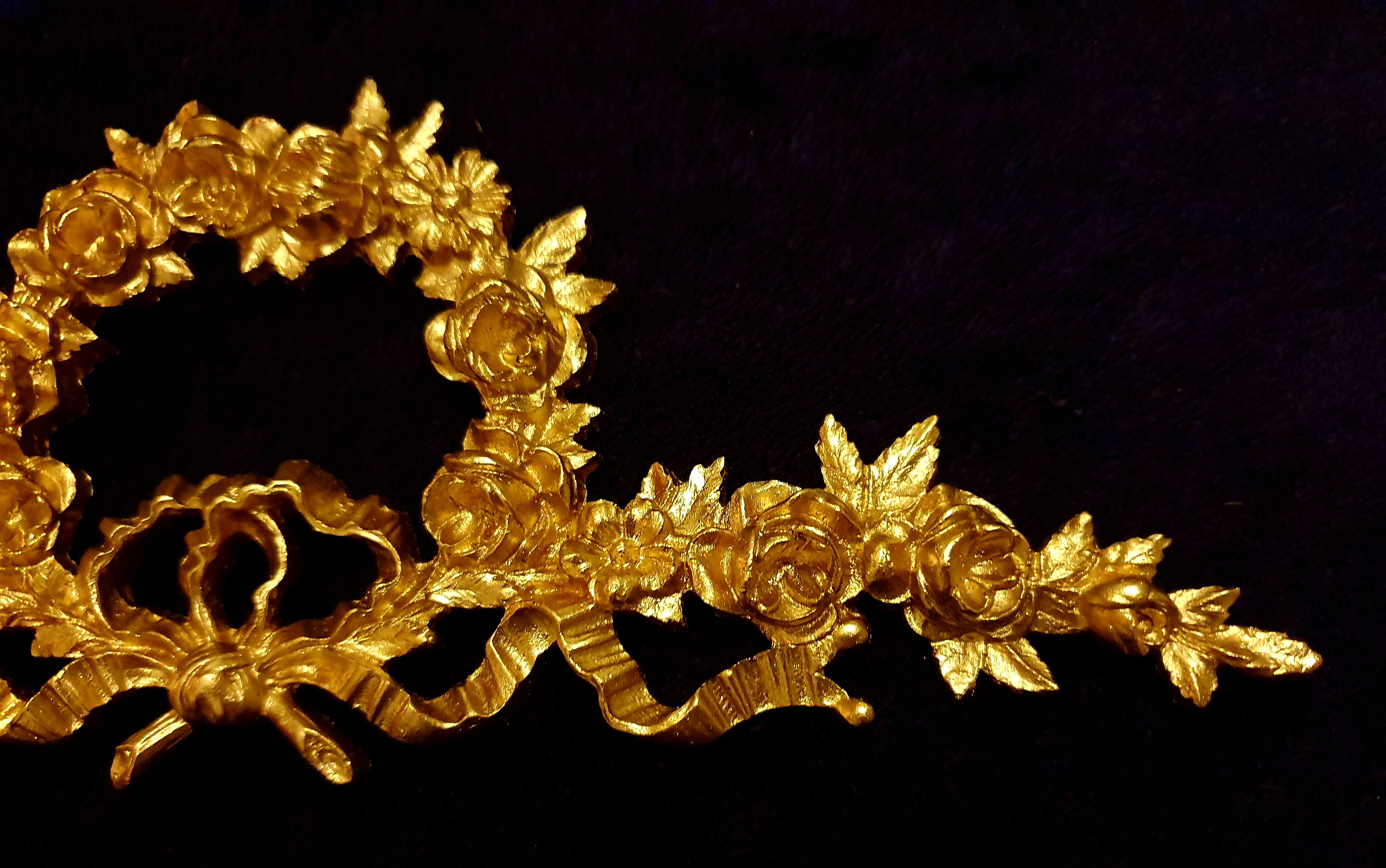 DECORATIVE MOUNT FLORAL PLASTIC WALL MIRROR DECORATION (No43)