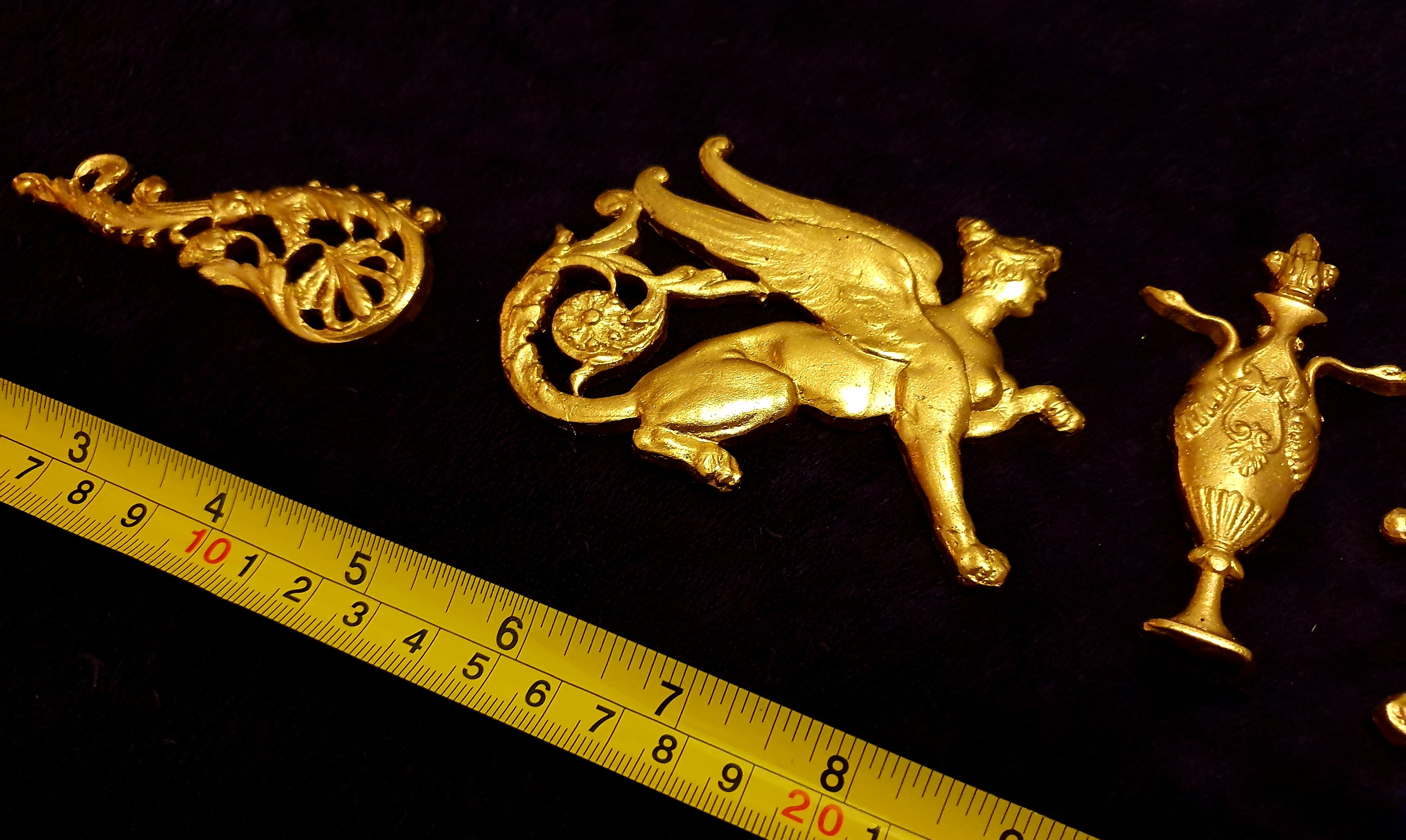 VICTORIAN EMPIRE SPHINX GRIFFIN ONLAY WALL MOULDING DECORATION (No20)