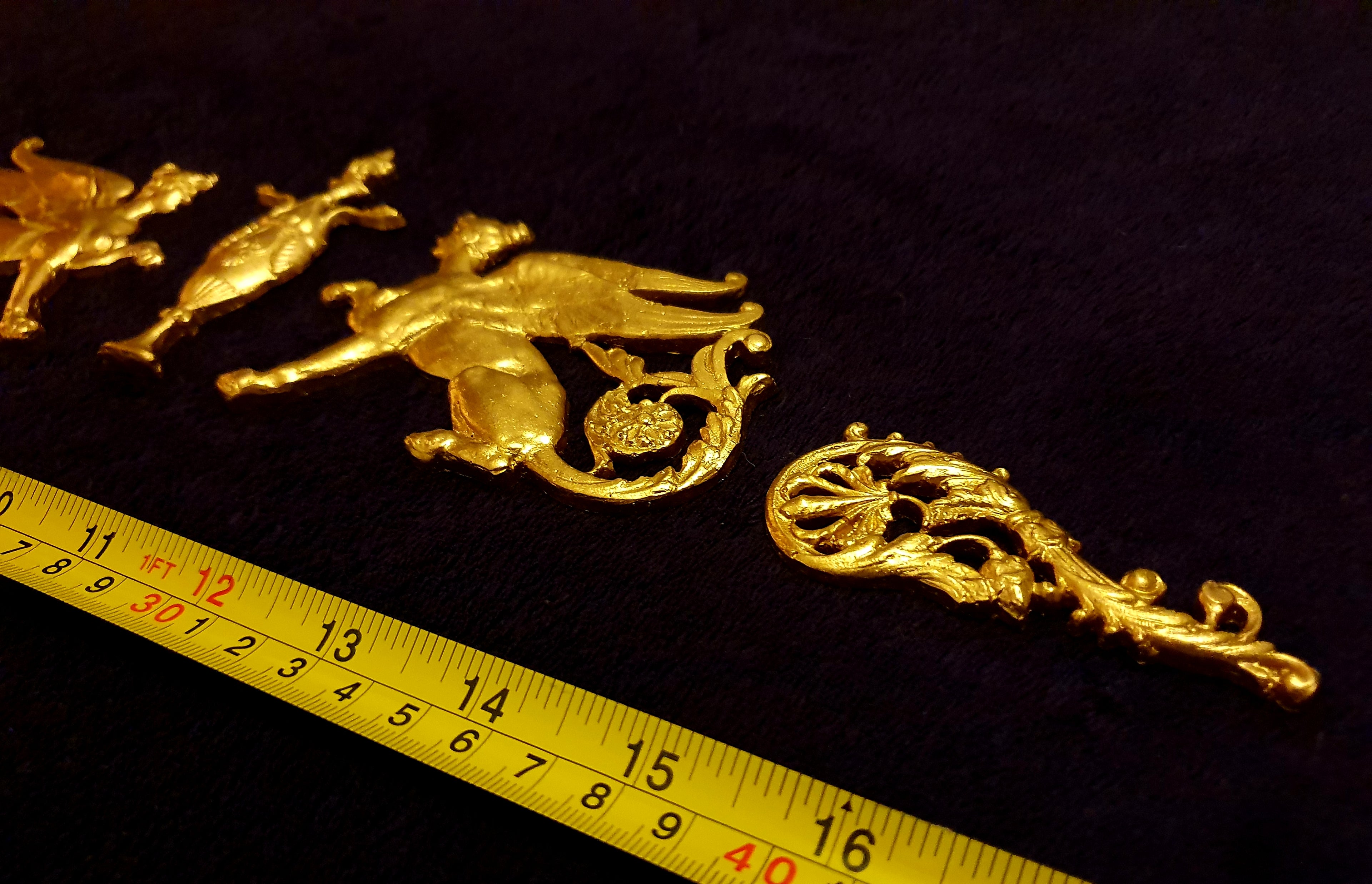 VICTORIAN EMPIRE SPHINX GRIFFIN ONLAY WALL MOULDING DECORATION (No20)