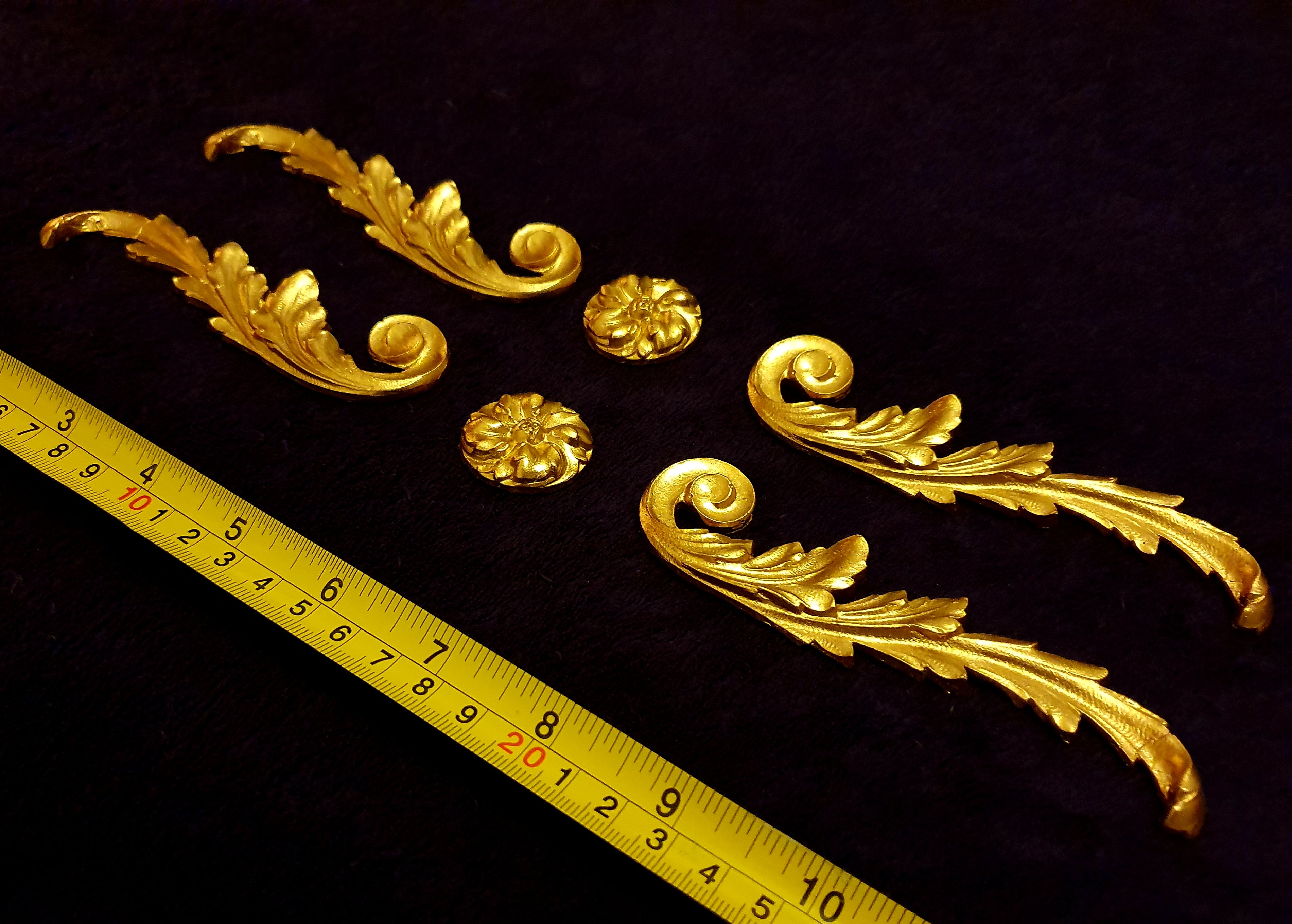 4 DECORATIVE SCROLL WALL MOUNT (No3)