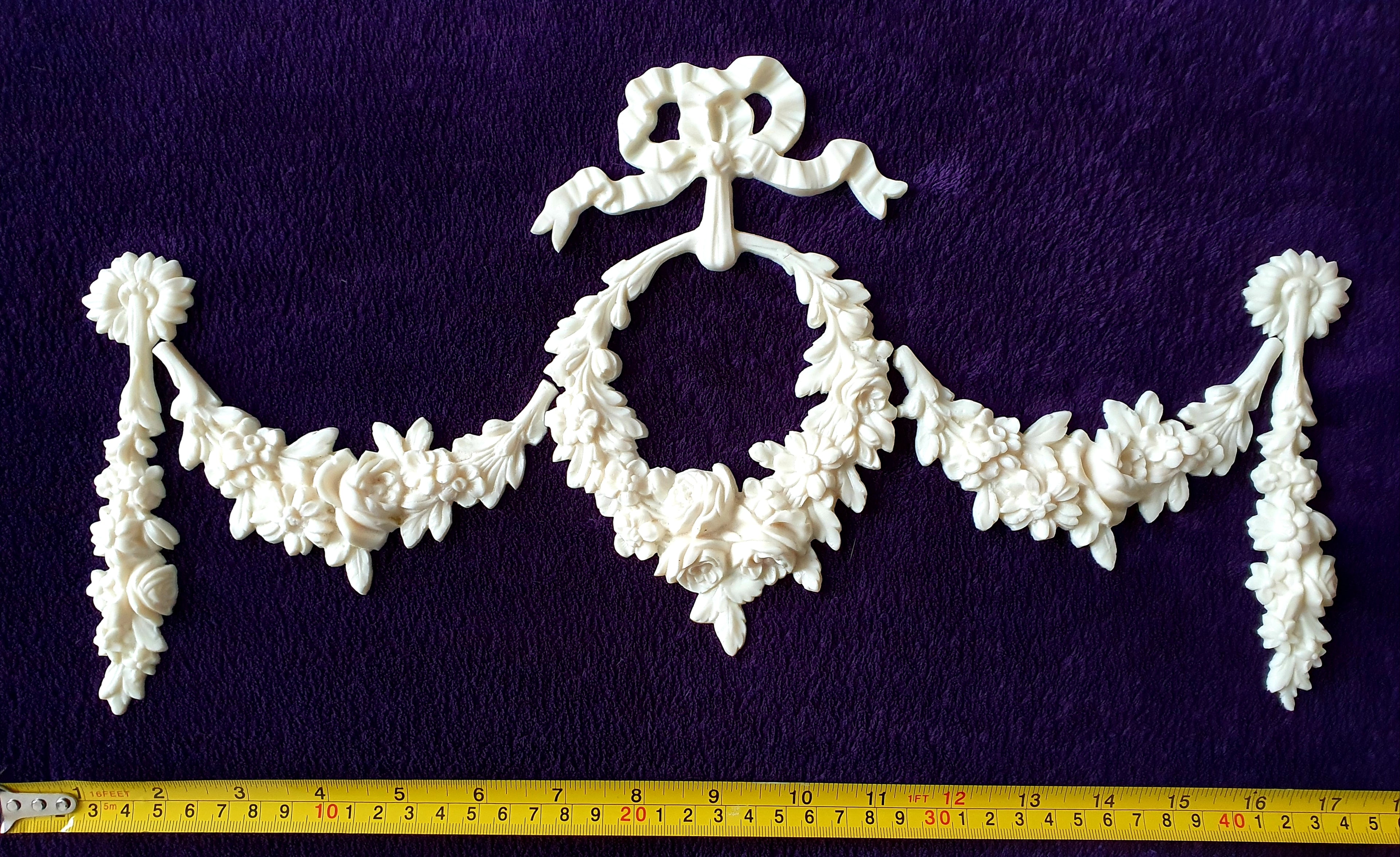 ORNATE DECORATIVE VICTORIAN FLORAL MOULDING (No1)