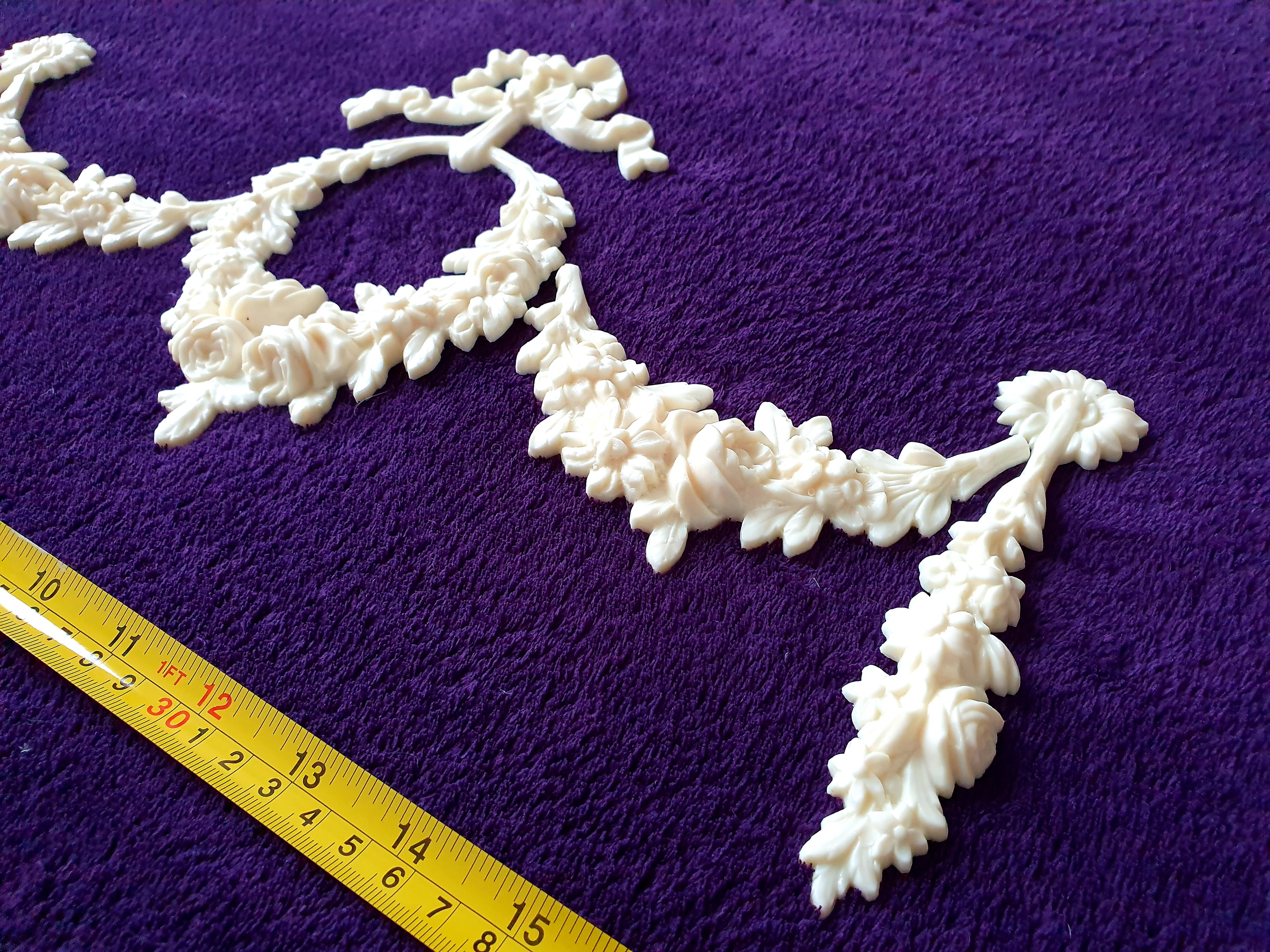 ORNATE DECORATIVE VICTORIAN FLORAL MOULDING (No1)