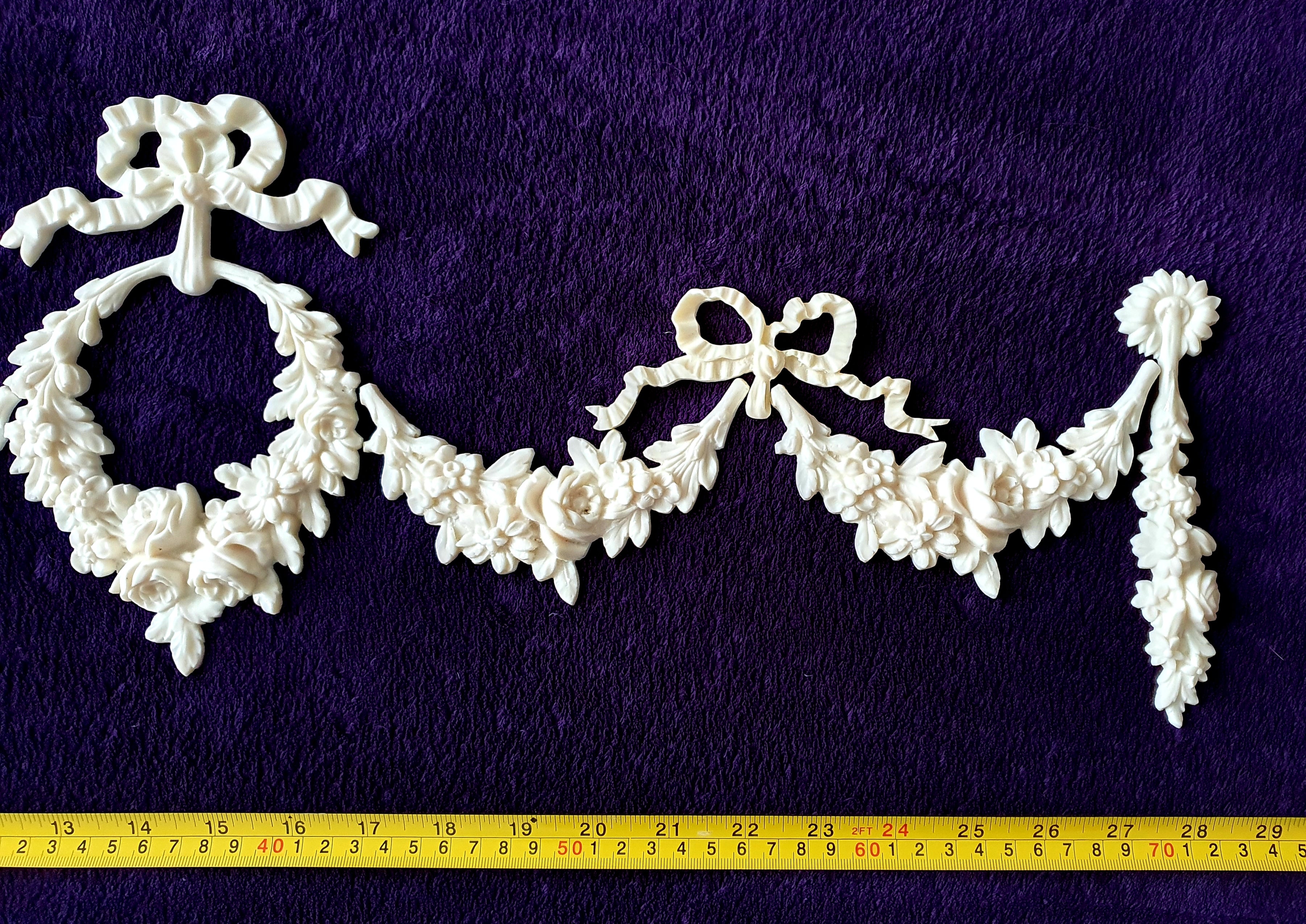 LARGE ORNATE DECORATIVE VICTORIAN FLORAL MOULDING (No2)