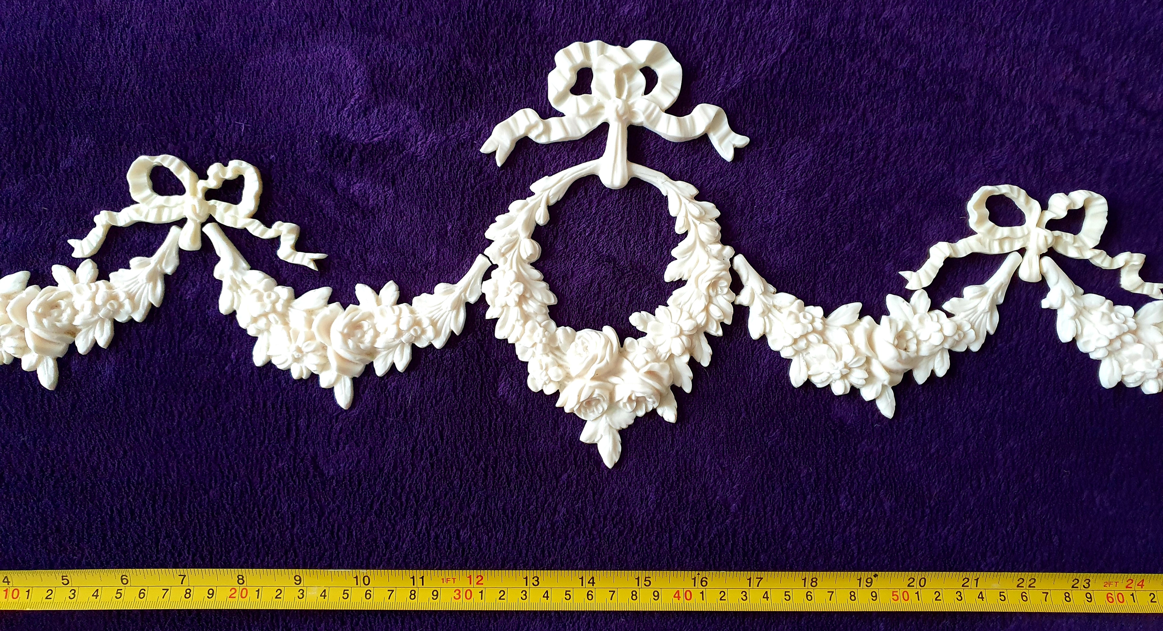 LARGE ORNATE DECORATIVE VICTORIAN FLORAL MOULDING (No2)