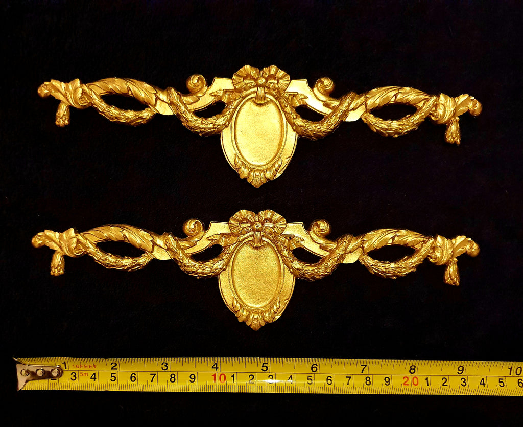 PAIR DECORATIVE MOULDING WALL DECORATION (No9)