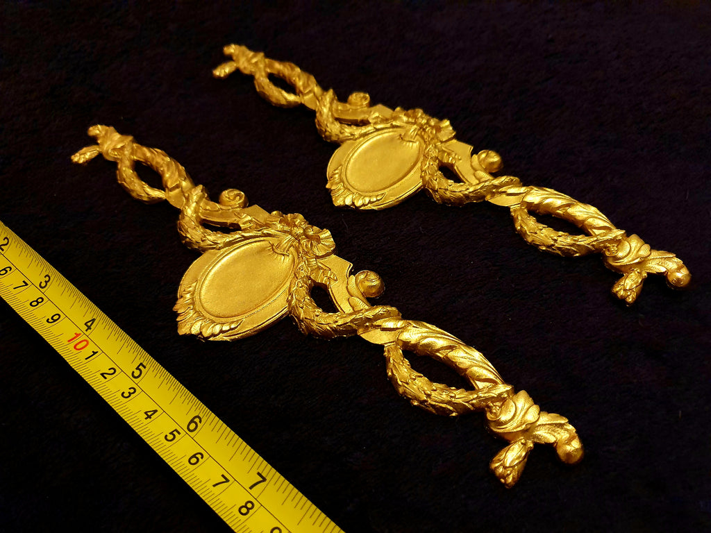 PAIR DECORATIVE MOULDING WALL DECORATION (No9)