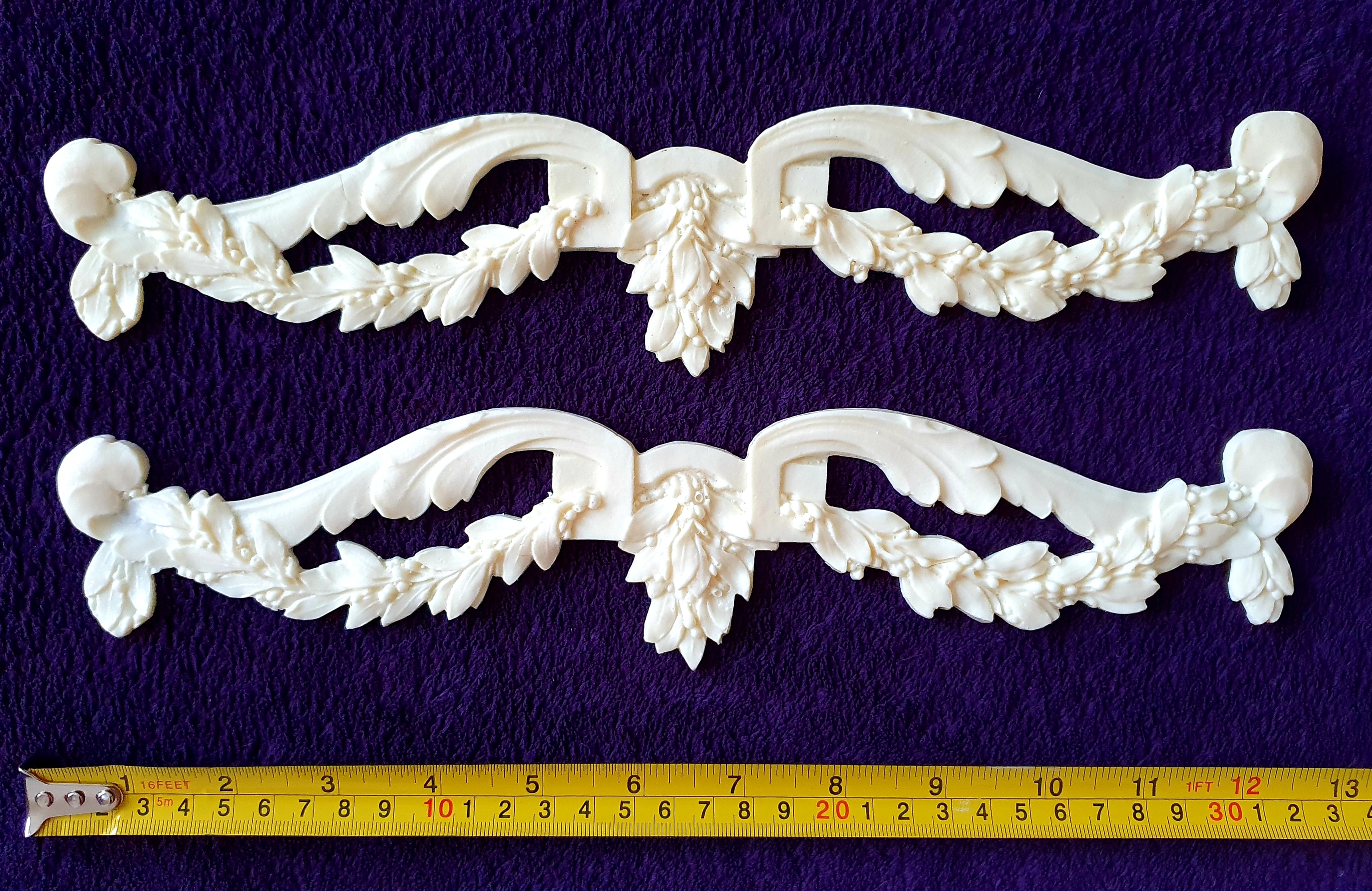 PAIR DECORATIVE MOULDING ANTIQUE ORNATE WALL OR FURNITURE DECORATION (No92)