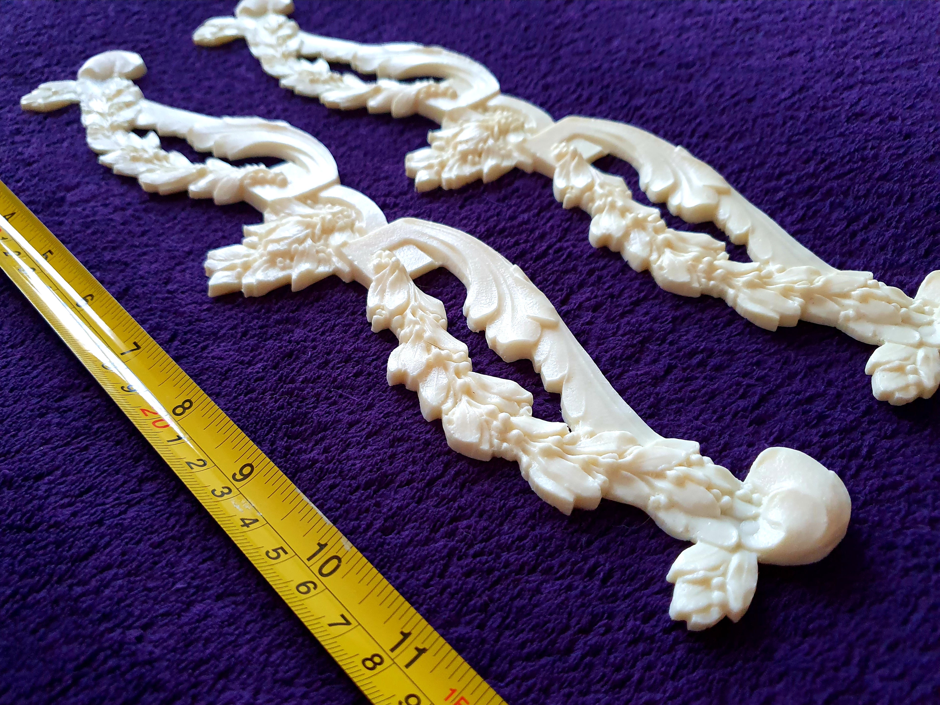 PAIR DECORATIVE MOULDING ANTIQUE ORNATE WALL OR FURNITURE DECORATION (No92)