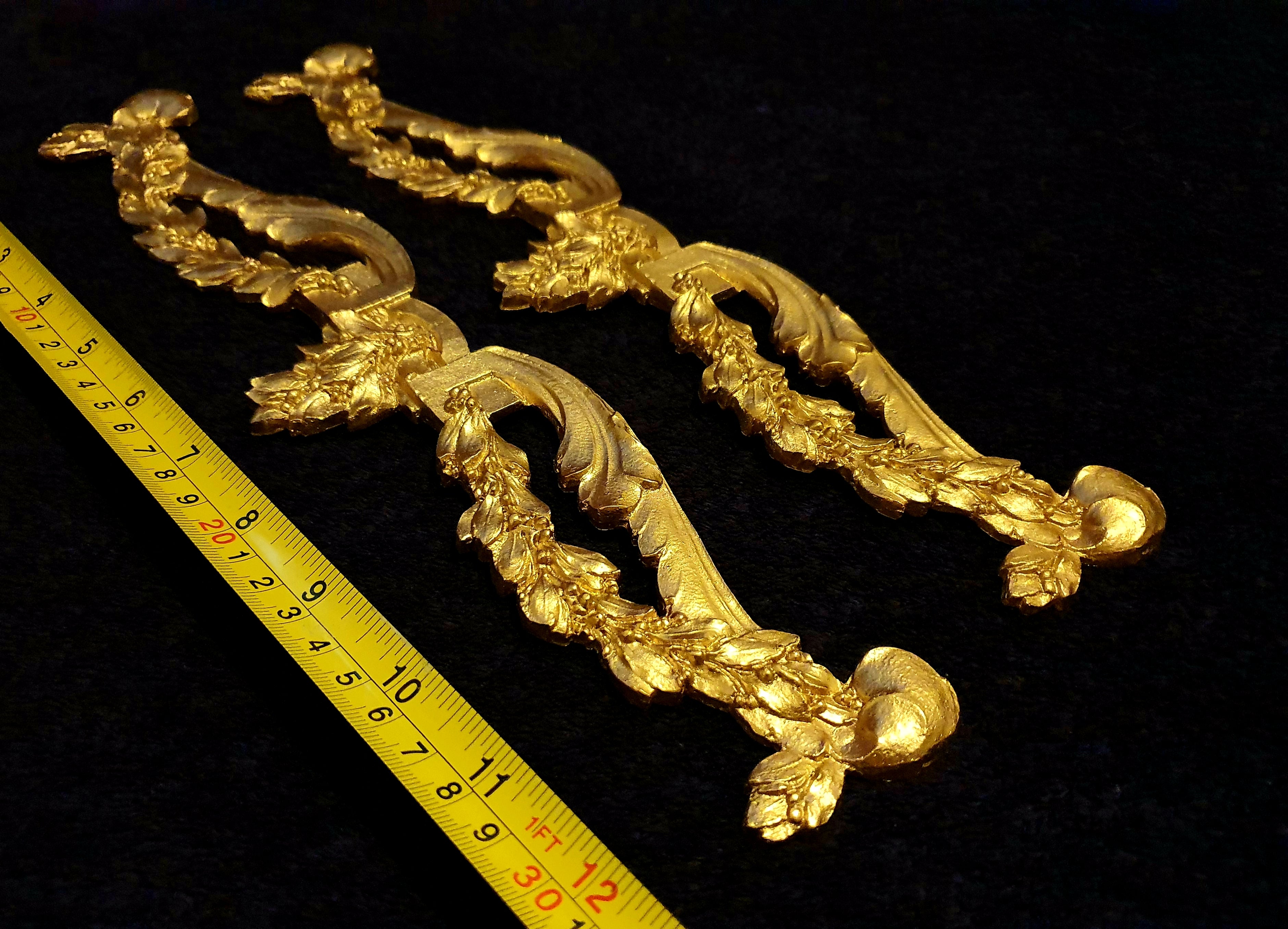 PAIR DECORATIVE MOULDING ANTIQUE ORNATE WALL OR FURNITURE DECORATION (No92)