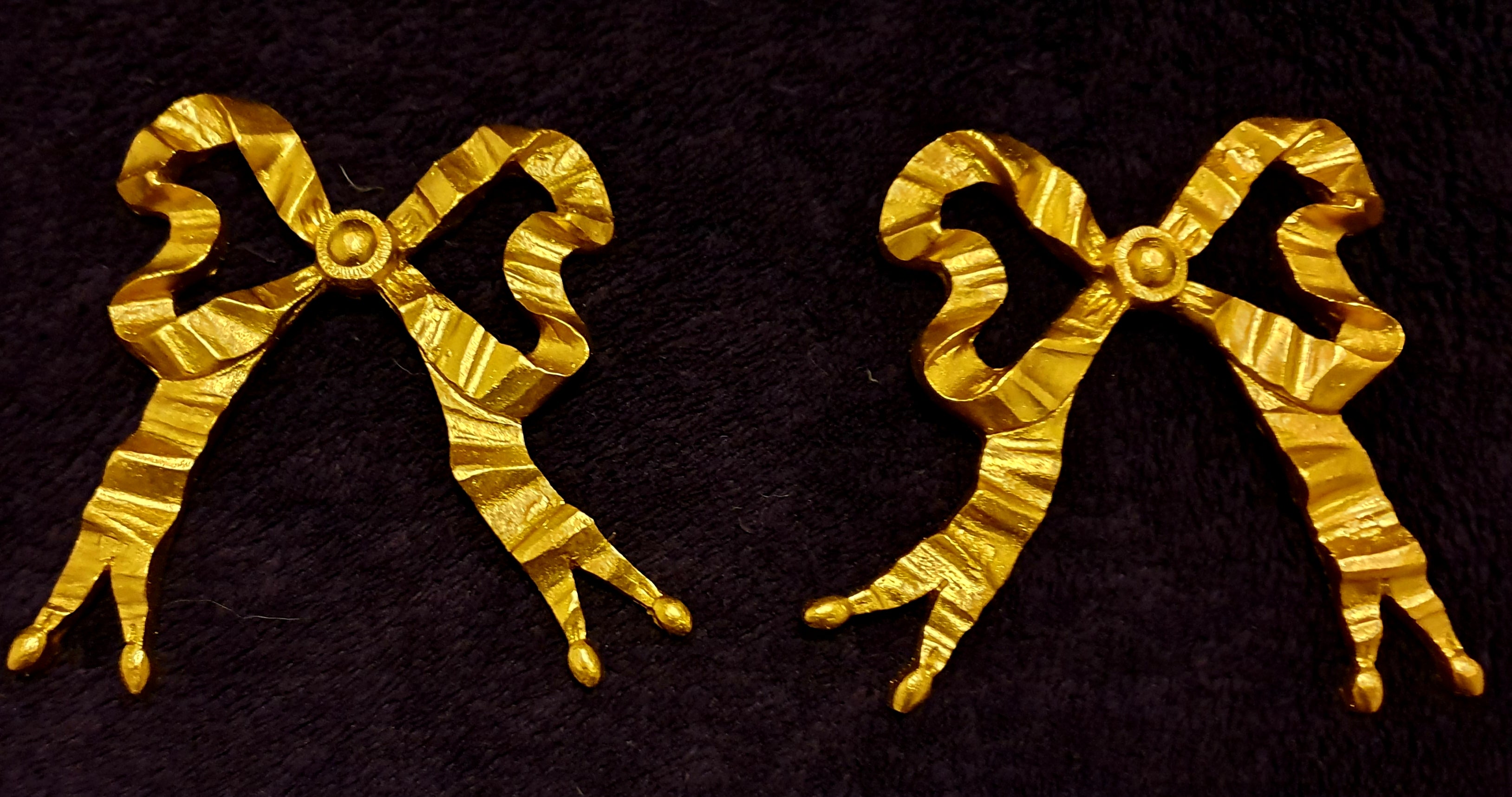 PAIR DECORATIVE MOULDING RIBBON WALL DECORATION (No17)