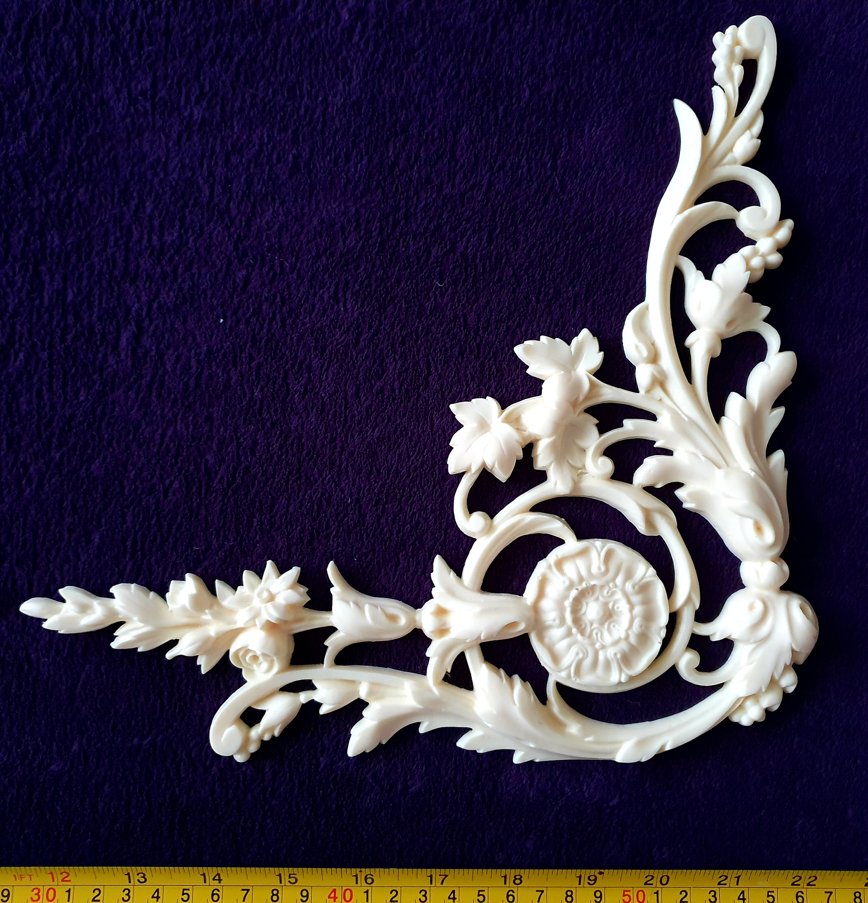 PAIR DECORATIVE MOULDING ANTIQUE ORNATE WALL OR FURNITURE DECORATION (No95)