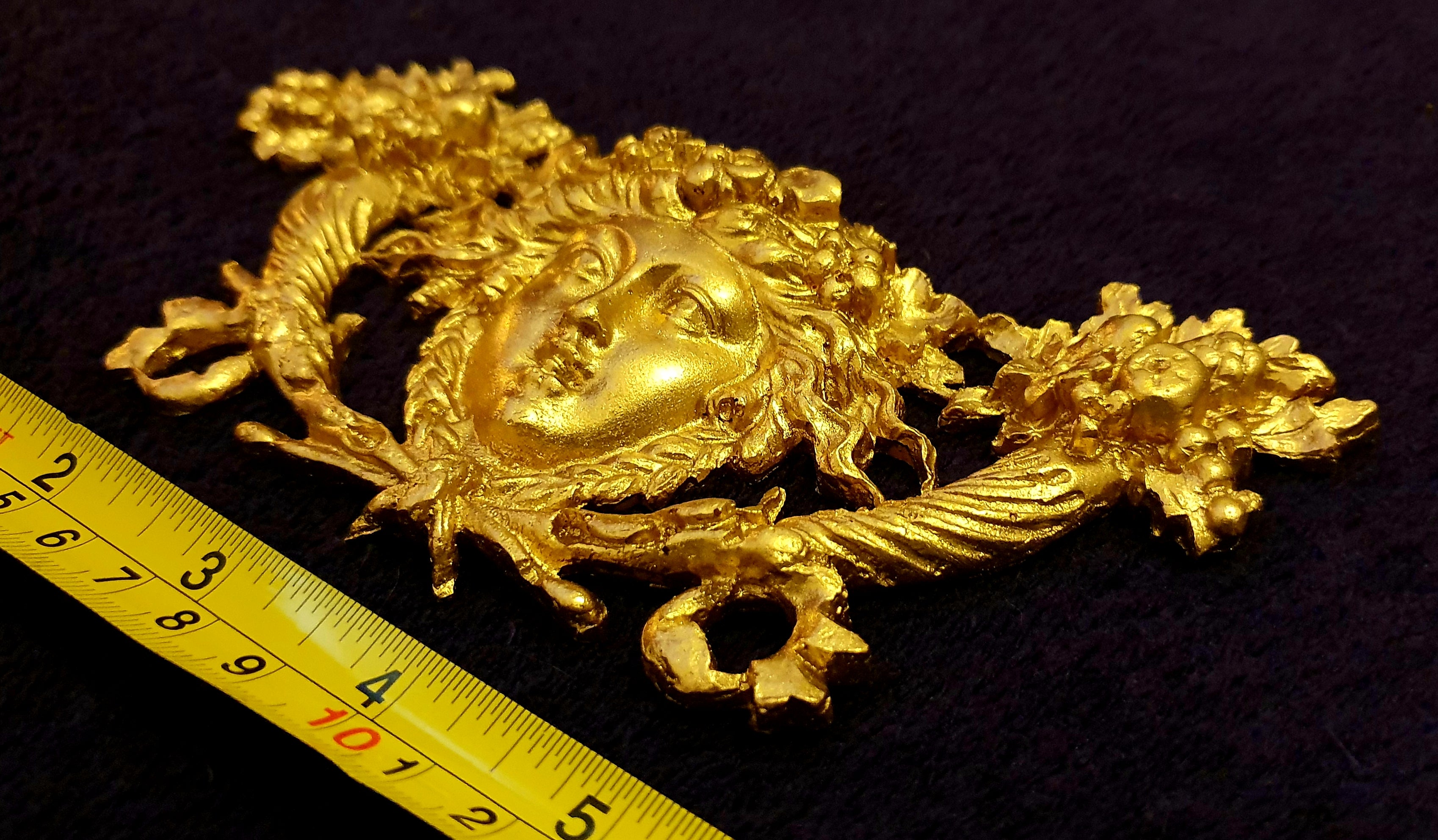 ORNATE ANTIQUE STYLE WALL ONLAY MIRROR MOULDING DECORATION (No121)