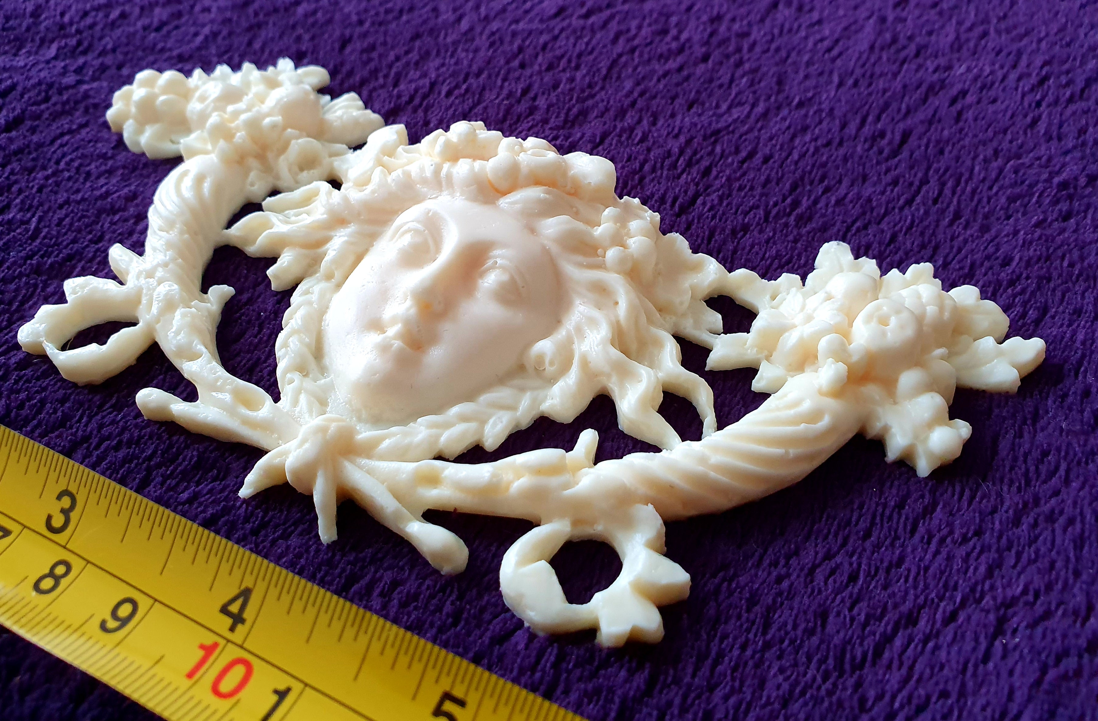 ORNATE ANTIQUE STYLE WALL ONLAY MIRROR MOULDING DECORATION (No121)