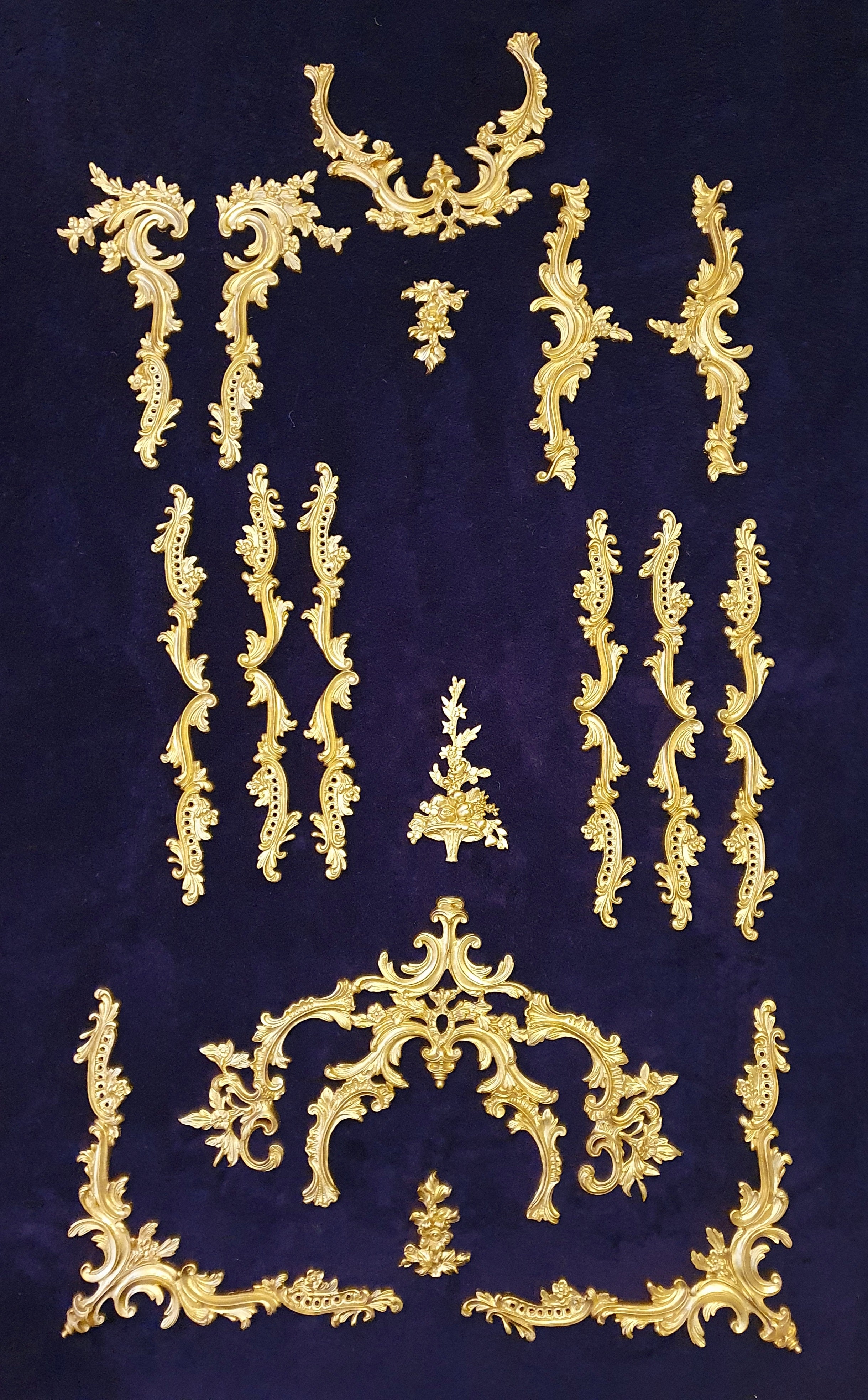1 DECORATIVE ANTIQUE LOUIS XV STYLE GILT OR WHITE WALL PANELLING PANEL (No117)
