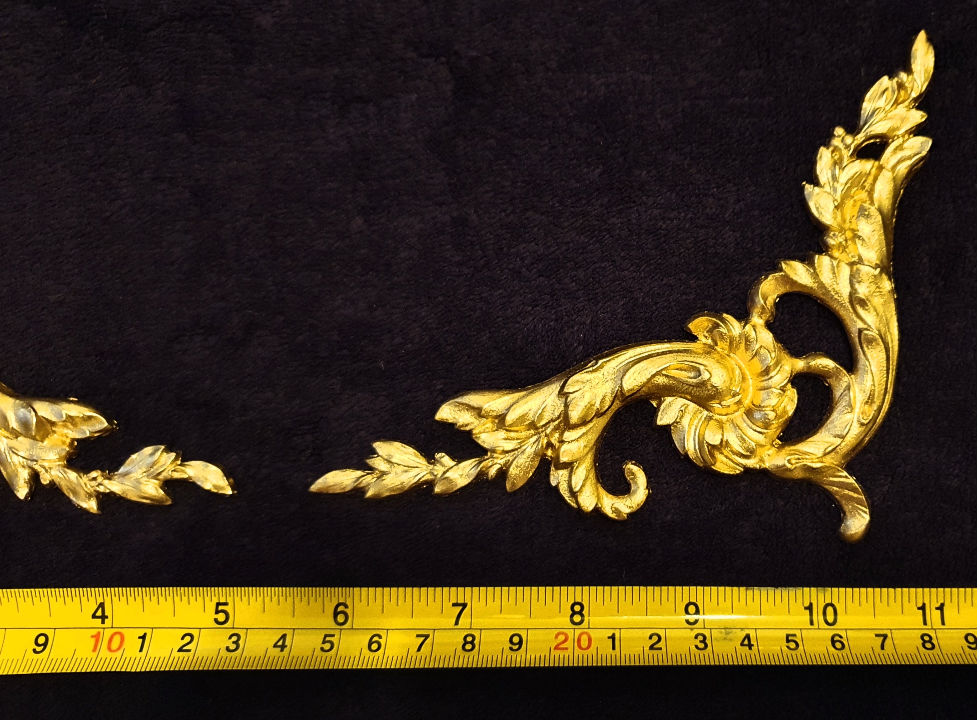 PAIR SMALL DECORATIVE MOULDING ANTIQUE ORNATE WALL OR FURNITURE DECORATION (No126)