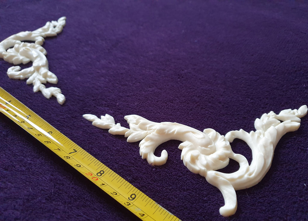 PAIR SMALL DECORATIVE MOULDING ANTIQUE ORNATE WALL OR FURNITURE DECORATION (No126)