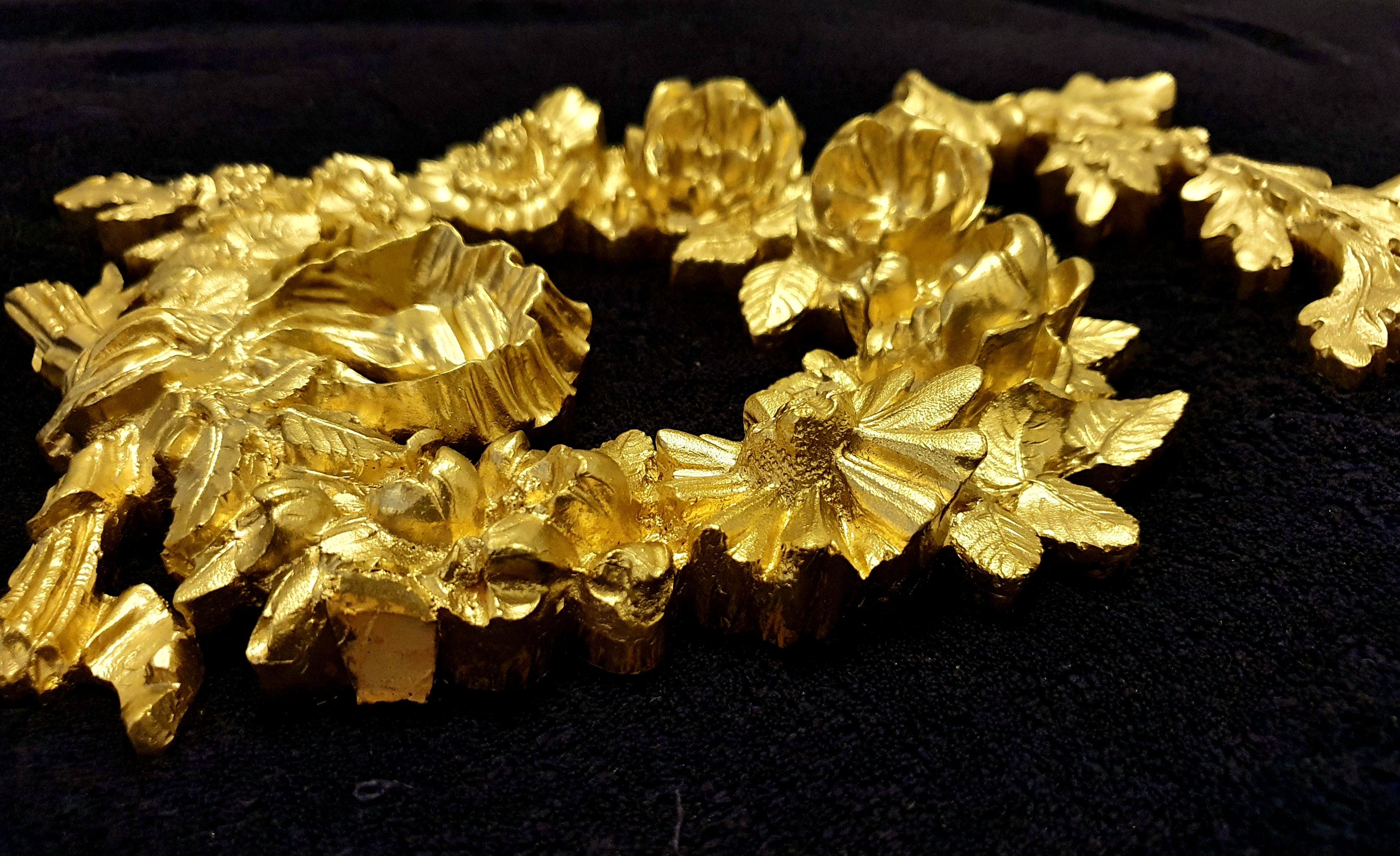 LARGE DECORATIVE RESIN PEDIMENT LOUIS XVI FLORAL APPLIQUE GILT WHITE DECORATION (No142)