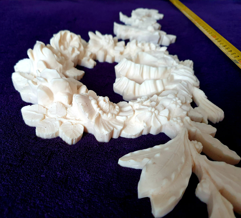 LARGE DECORATIVE RESIN PEDIMENT LOUIS XVI FLORAL APPLIQUE GILT WHITE DECORATION (No142)