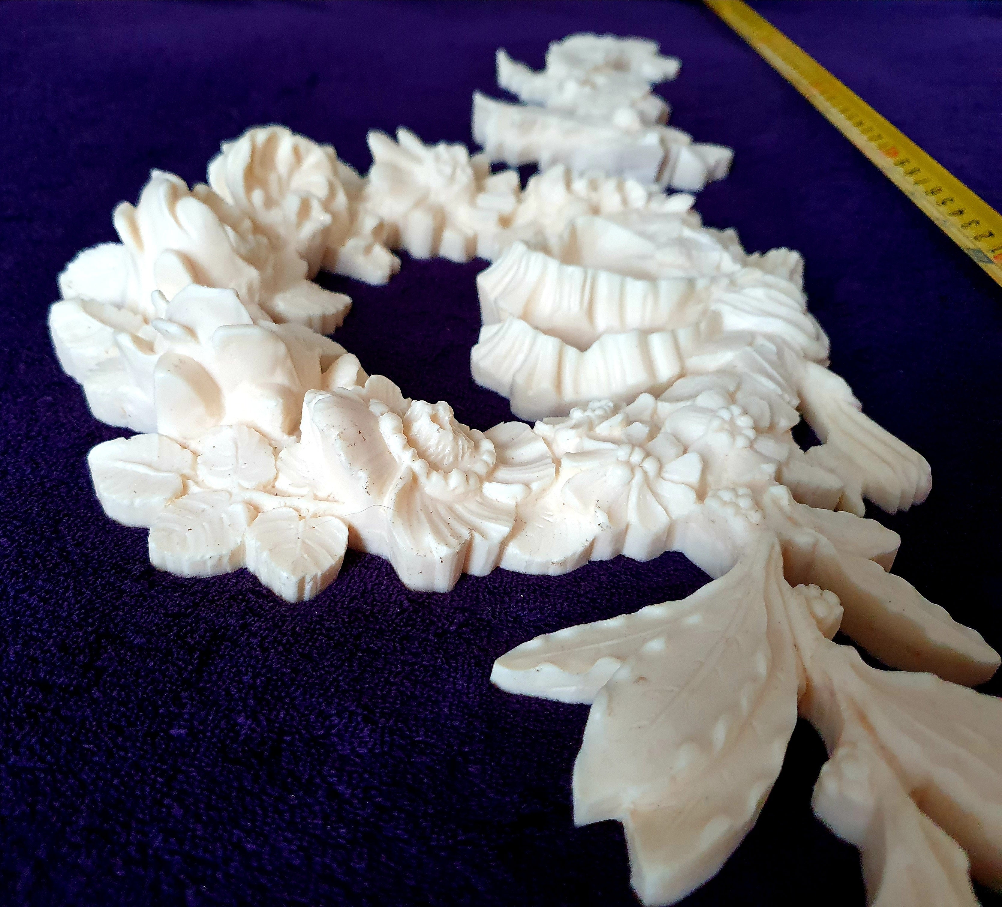 LARGE DECORATIVE RESIN PEDIMENT LOUIS XVI FLORAL APPLIQUE GILT WHITE DECORATION (No142)