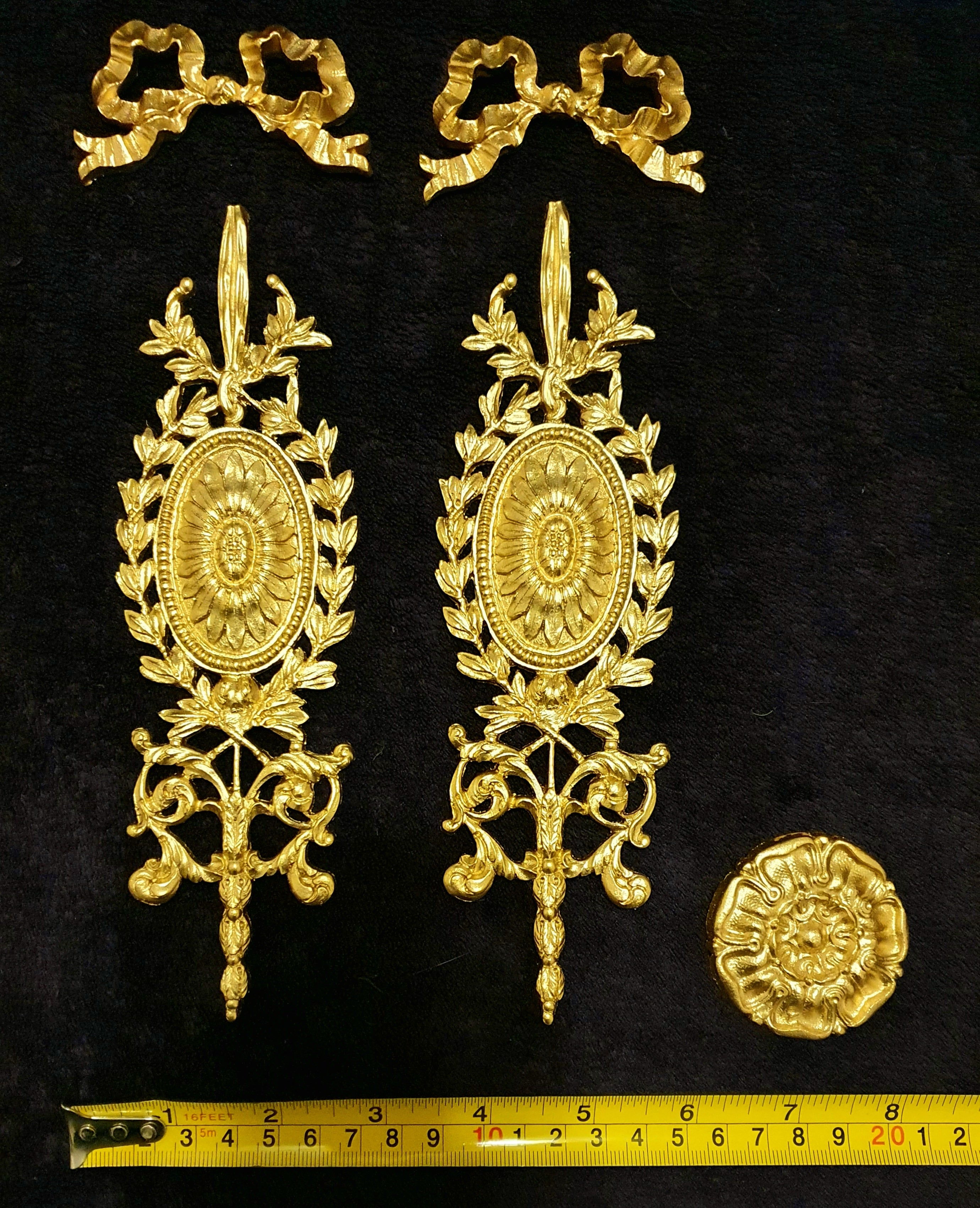 PAIR DECORATIVE MOULDING ANTIQUE ORNATE WALL OR FURNITURE DECORATION (No147)