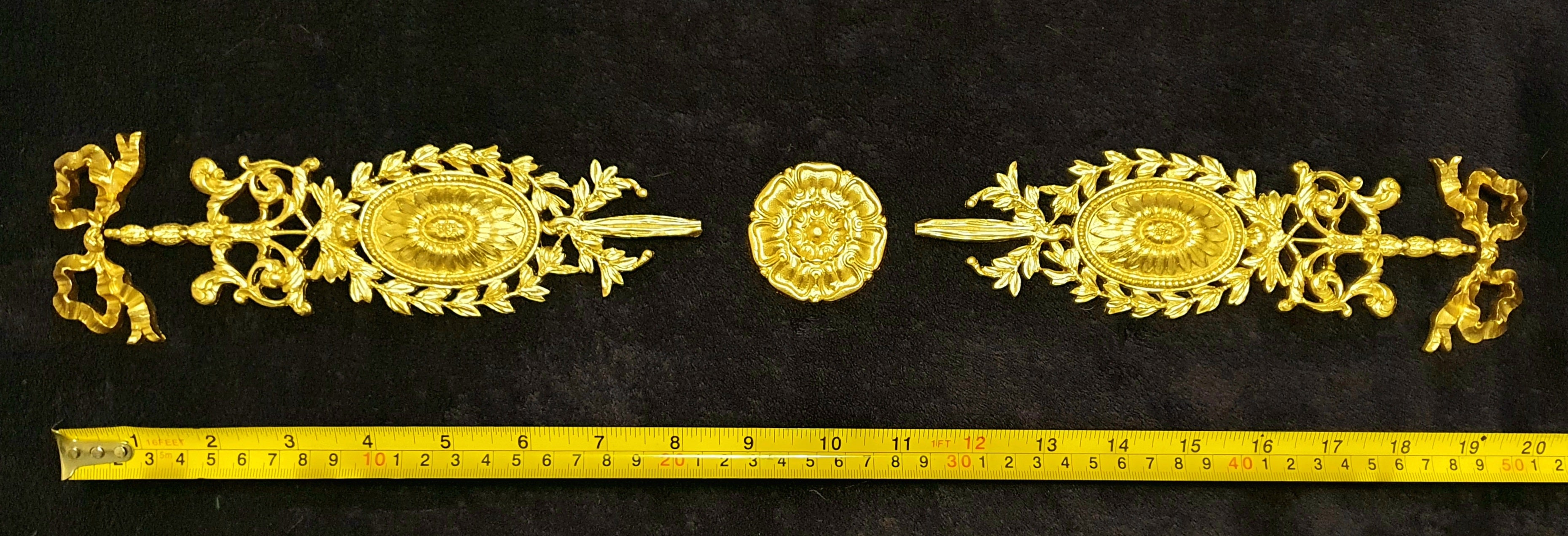 PAIR DECORATIVE MOULDING ANTIQUE ORNATE WALL OR FURNITURE DECORATION (No147)