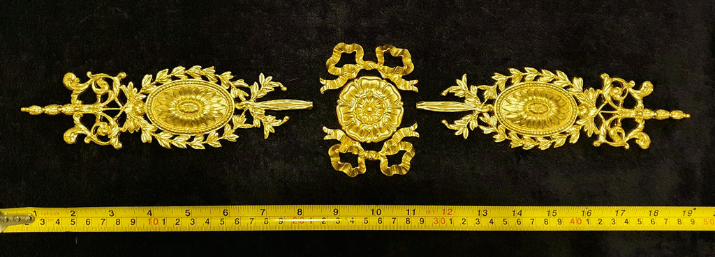 PAIR DECORATIVE MOULDING ANTIQUE ORNATE WALL OR FURNITURE DECORATION (No147)
