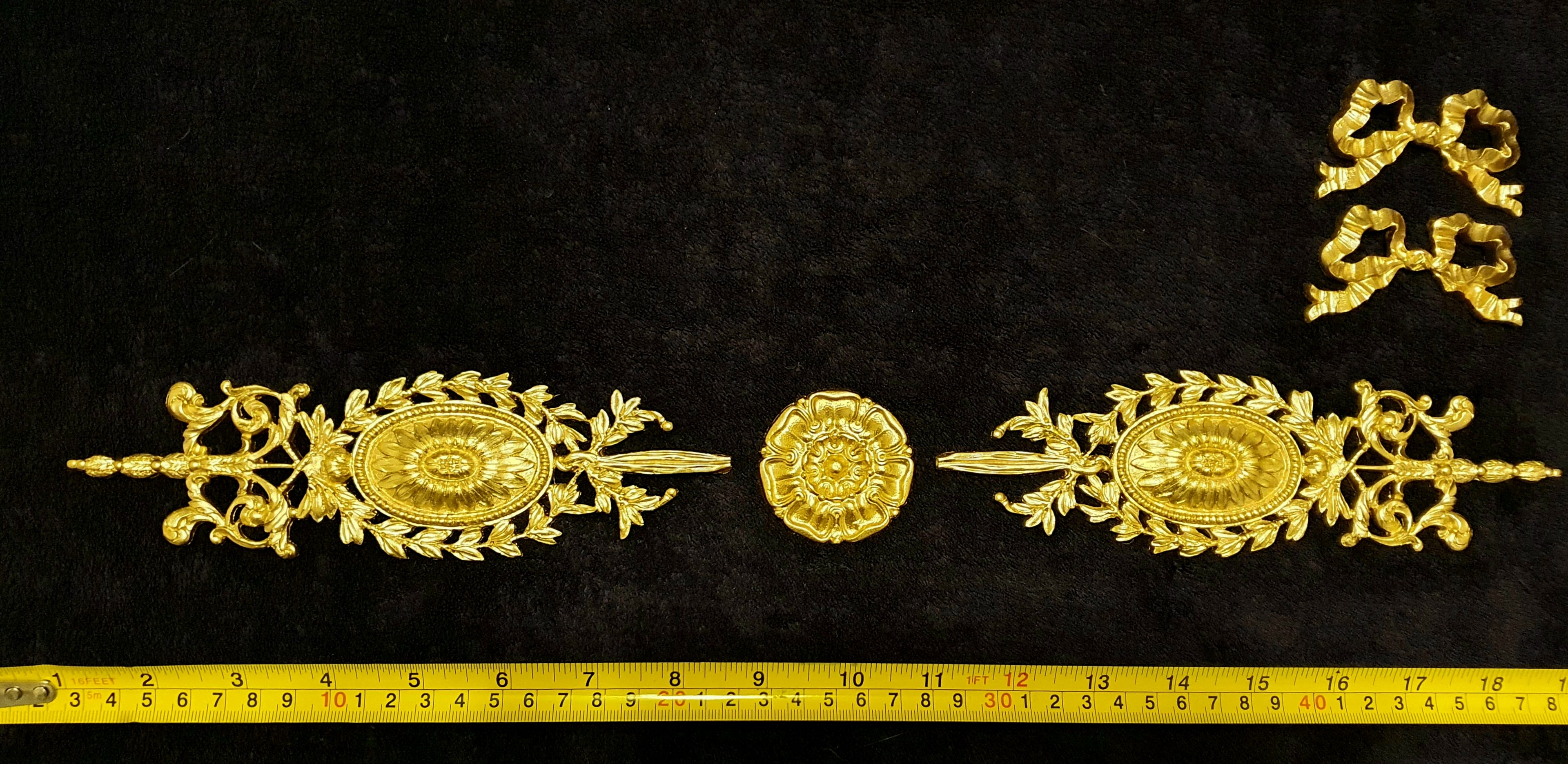 PAIR DECORATIVE MOULDING ANTIQUE ORNATE WALL OR FURNITURE DECORATION (No147)