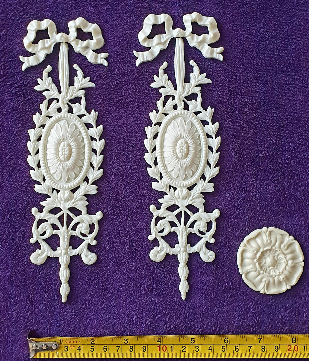 PAIR DECORATIVE MOULDING ANTIQUE ORNATE WALL OR FURNITURE DECORATION (No147)