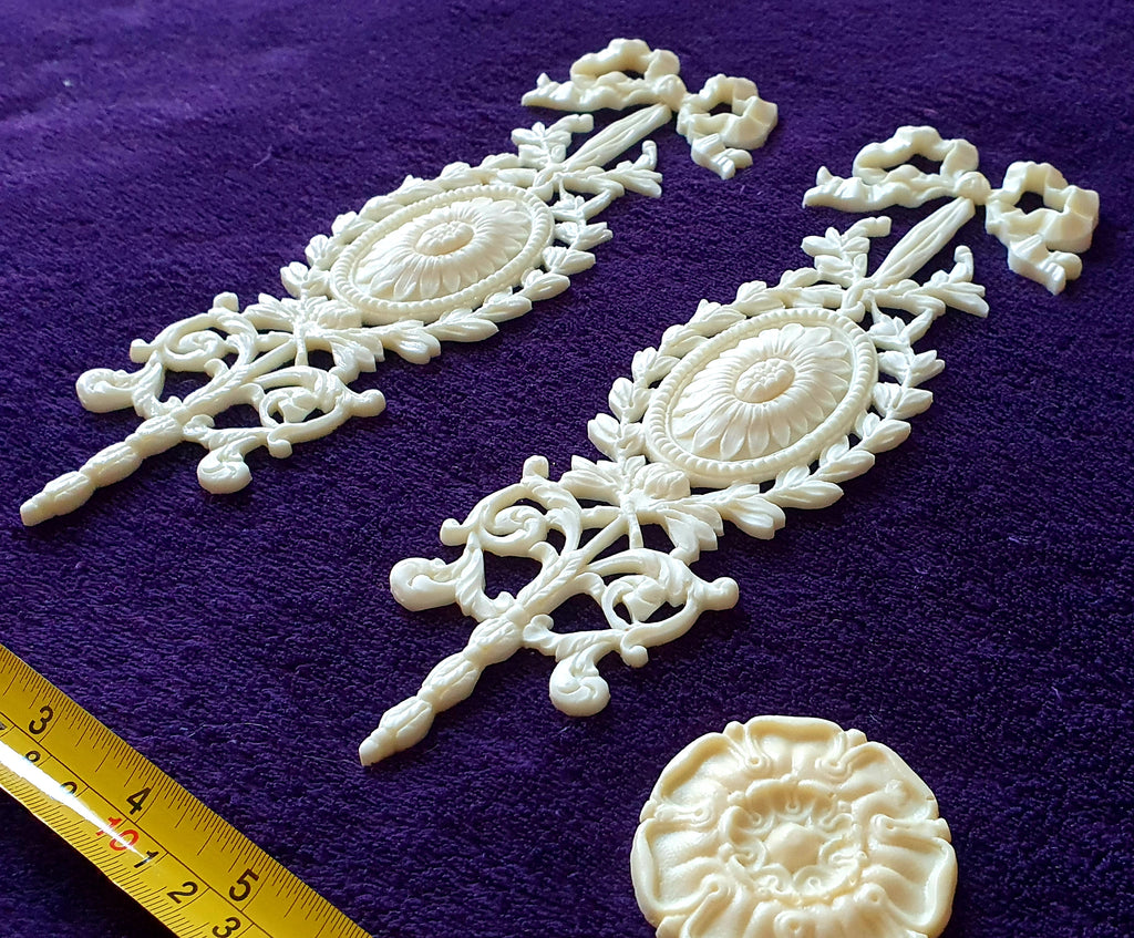 PAIR DECORATIVE MOULDING ANTIQUE ORNATE WALL OR FURNITURE DECORATION (No147)