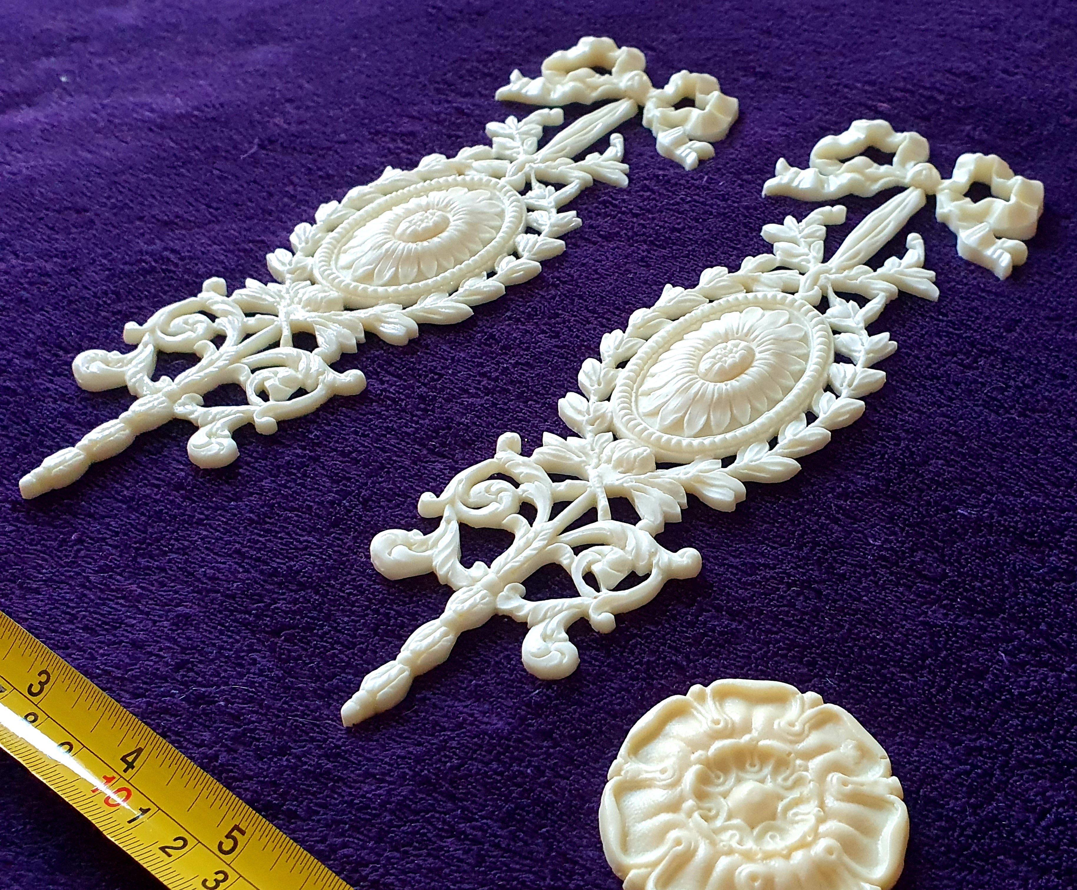 PAIR DECORATIVE MOULDING ANTIQUE ORNATE WALL OR FURNITURE DECORATION (No147)