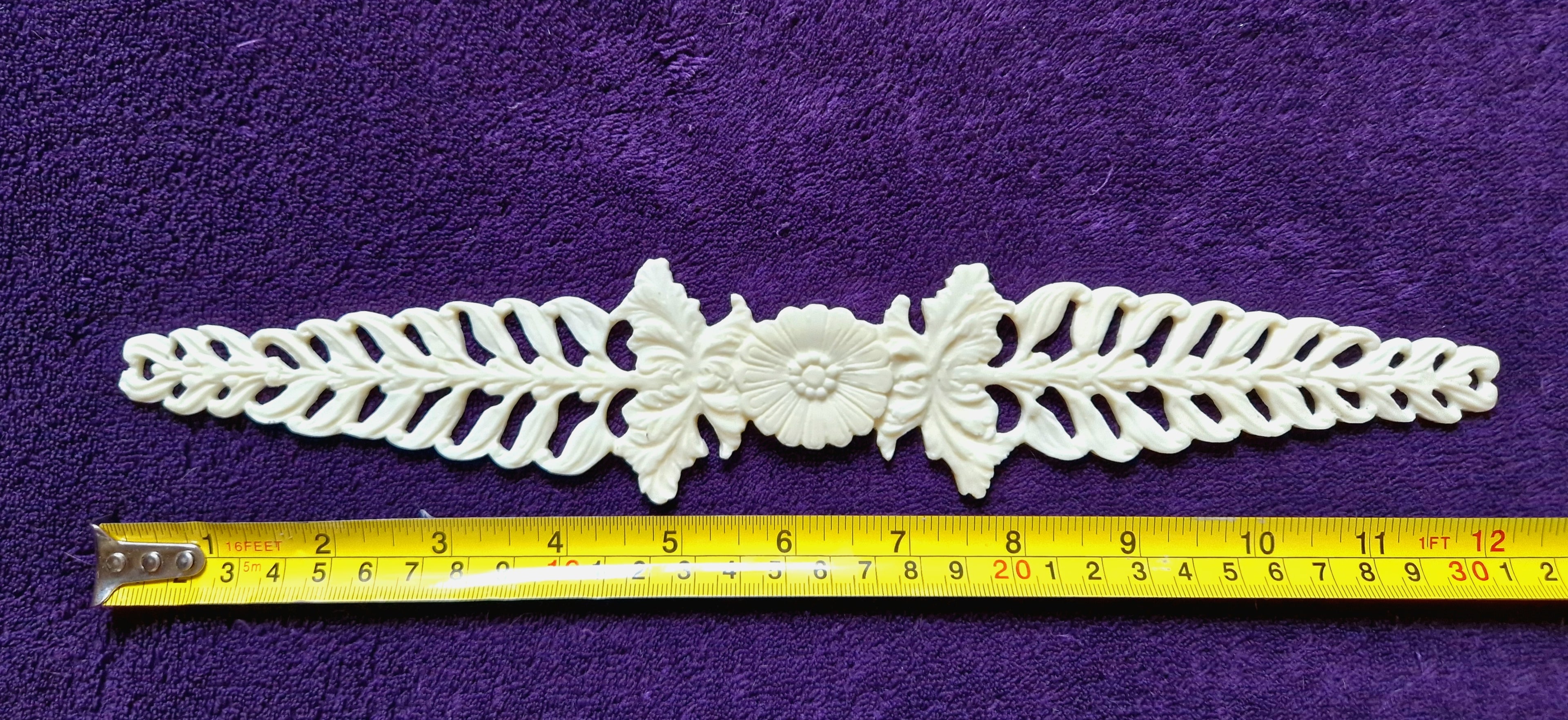 DECORATIVE PLASTIC MOULDING LOUIS XVI ANTIQUE STYLE APPLIQUE GILT WHITE WALL DECORATION (No159)