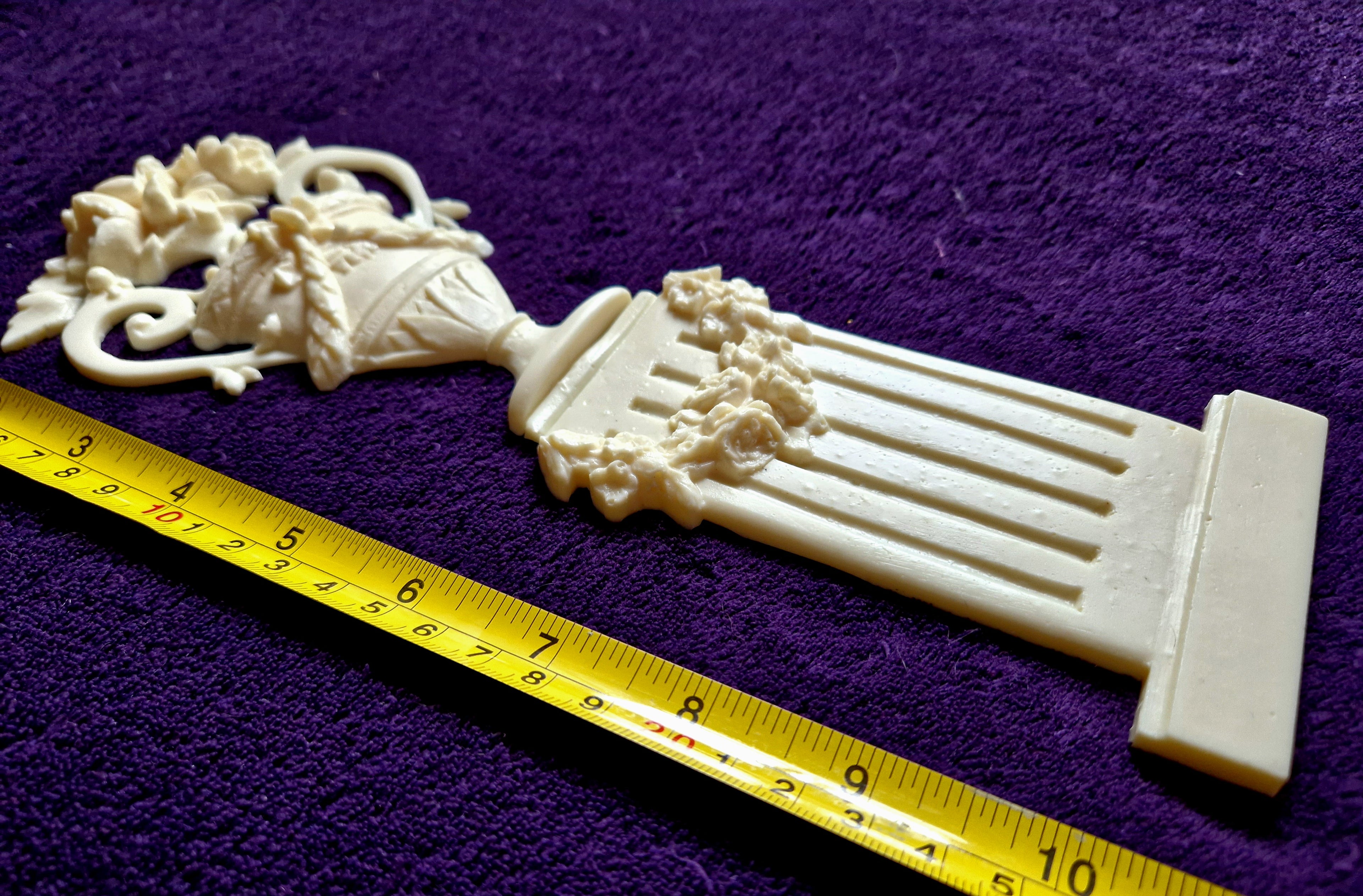 DECORATIVE PLASTIC MOULDING LOUIS XVI ANTIQUE STYLE APPLIQUE GILT WHITE WALL DECORATION (No161)