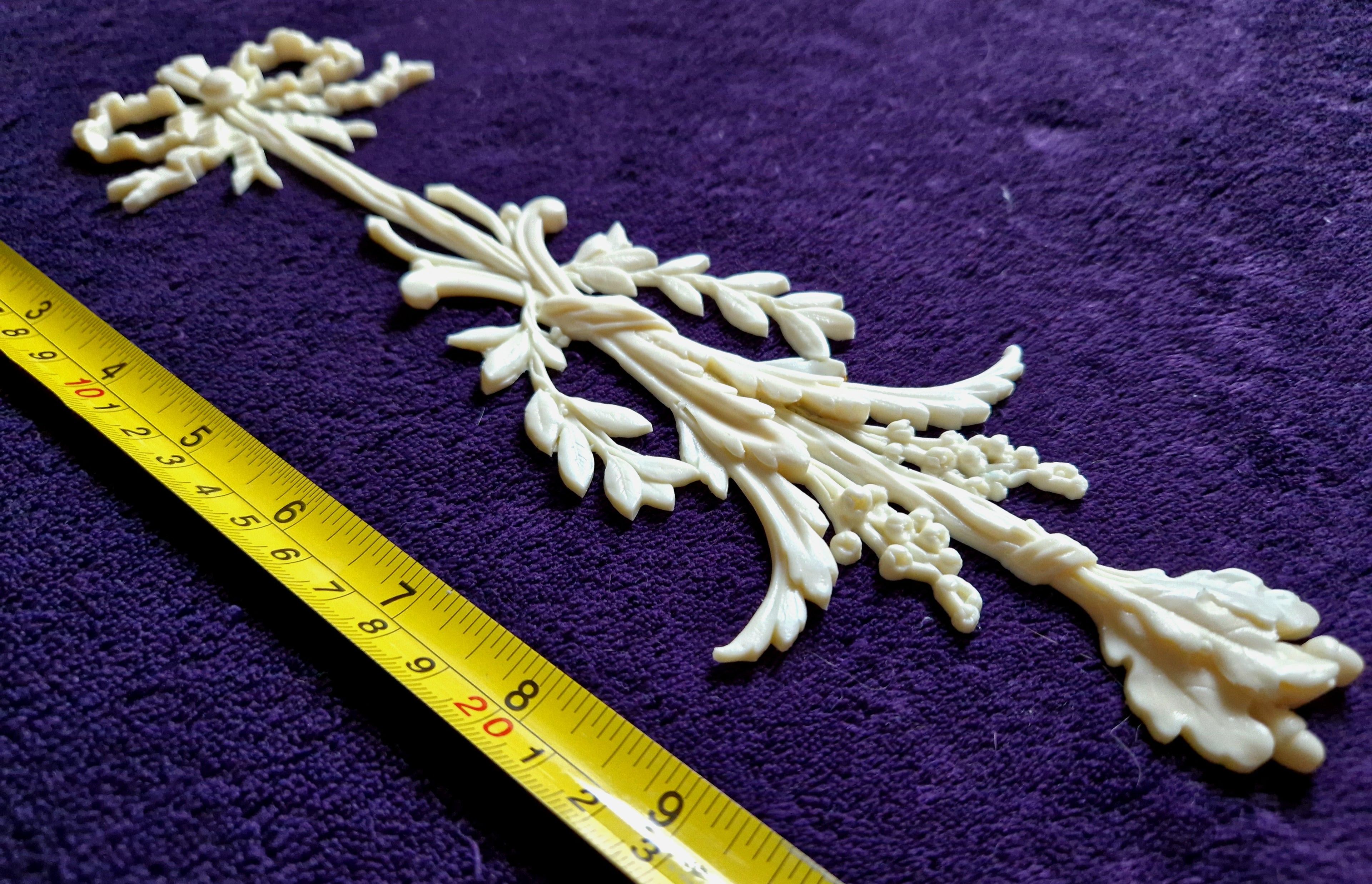 DECORATIVE PLASTIC MOULDING LOUIS XVI ANTIQUE STYLE APPLIQUE GILT WHITE WALL DECORATION (No157)