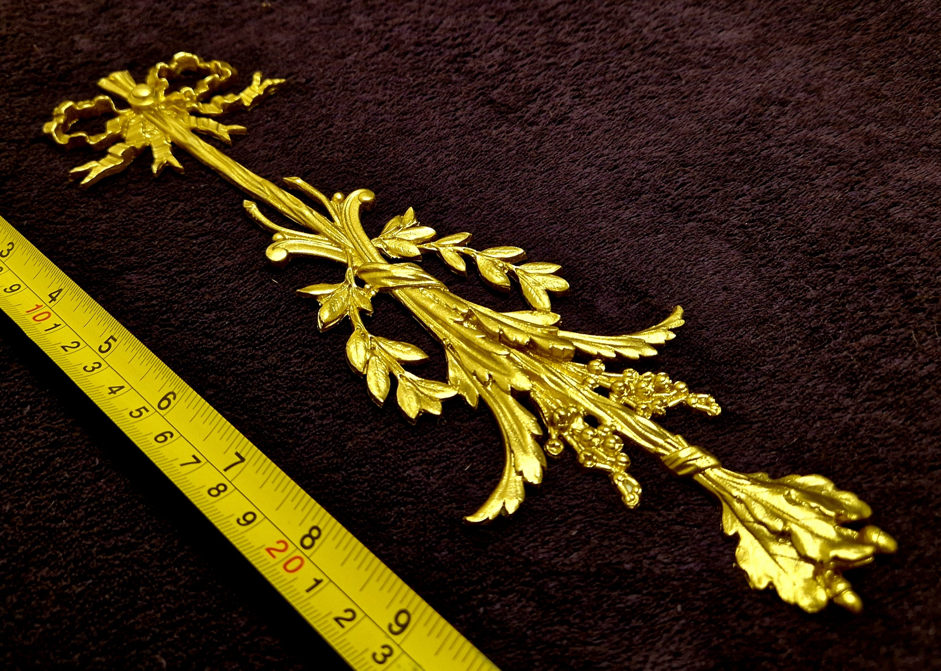DECORATIVE PLASTIC MOULDING LOUIS XVI ANTIQUE STYLE APPLIQUE GILT WHITE WALL DECORATION (No157)