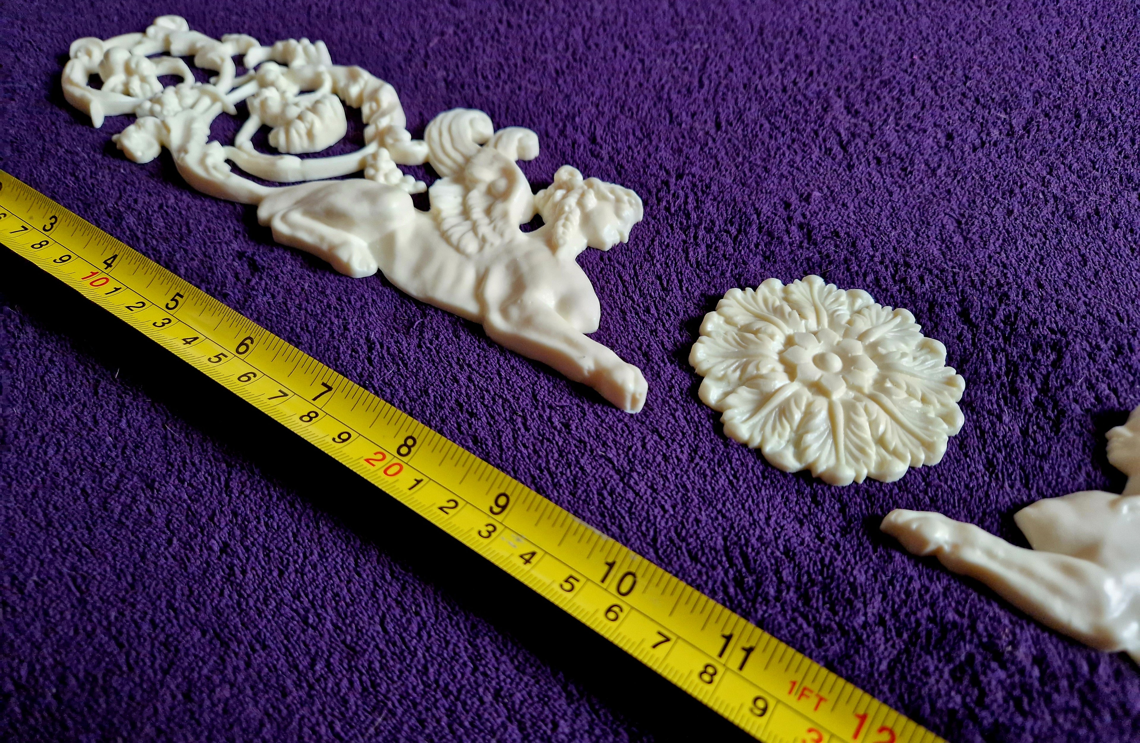 DECORATIVE PLASTIC MOULDING LOUIS XVI ANTIQUE STYLE APPLIQUE GILT WHITE WALL DECORATION (No166)